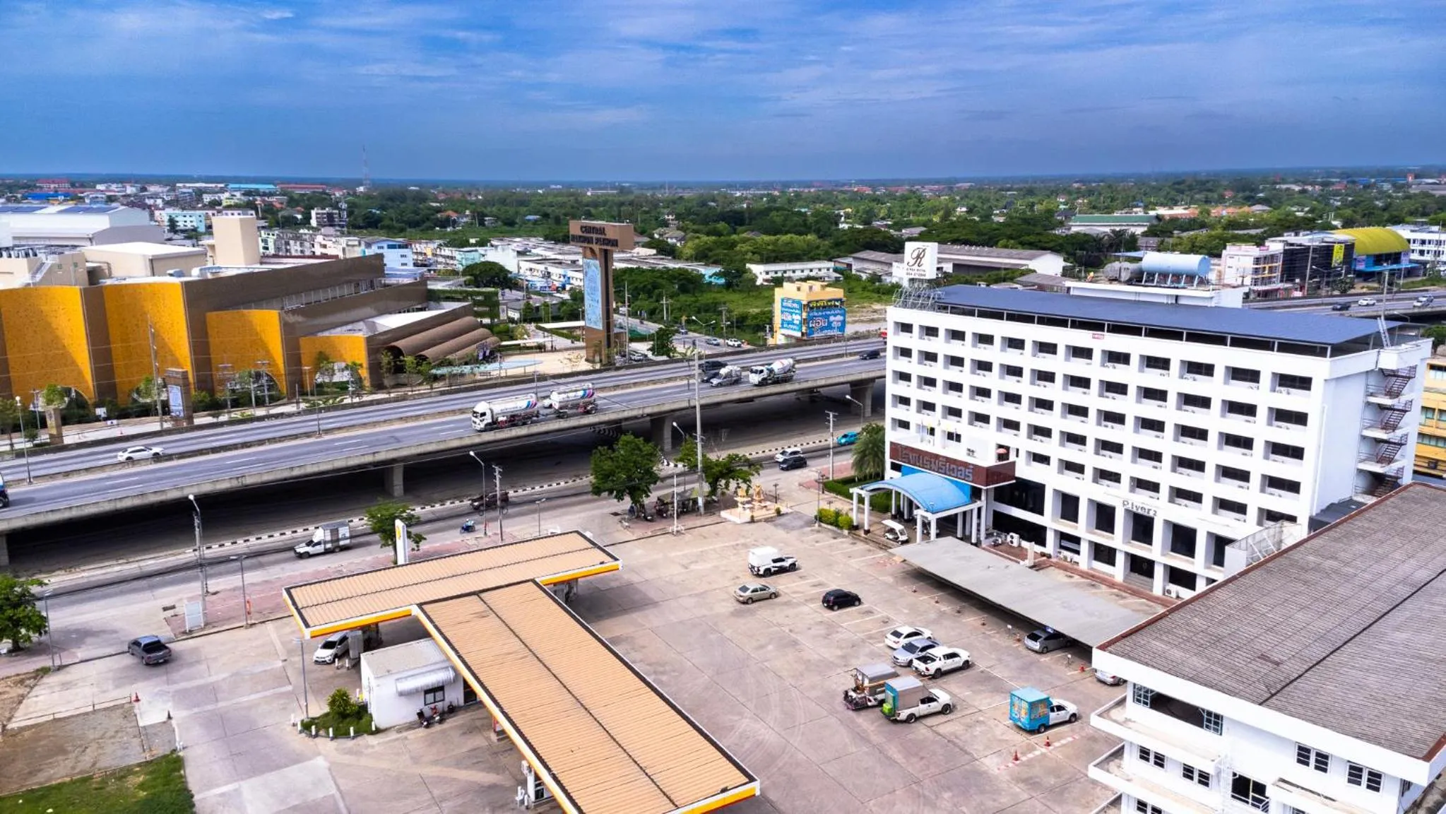 Property building in River Hotel The Budget