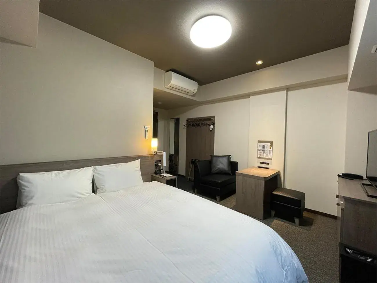 Photo of the whole room, Bed in Hotel Route-Inn Saku Minami Inter Photo of the whole room, Bed in Hotel Route-Inn Saku Minami Inter