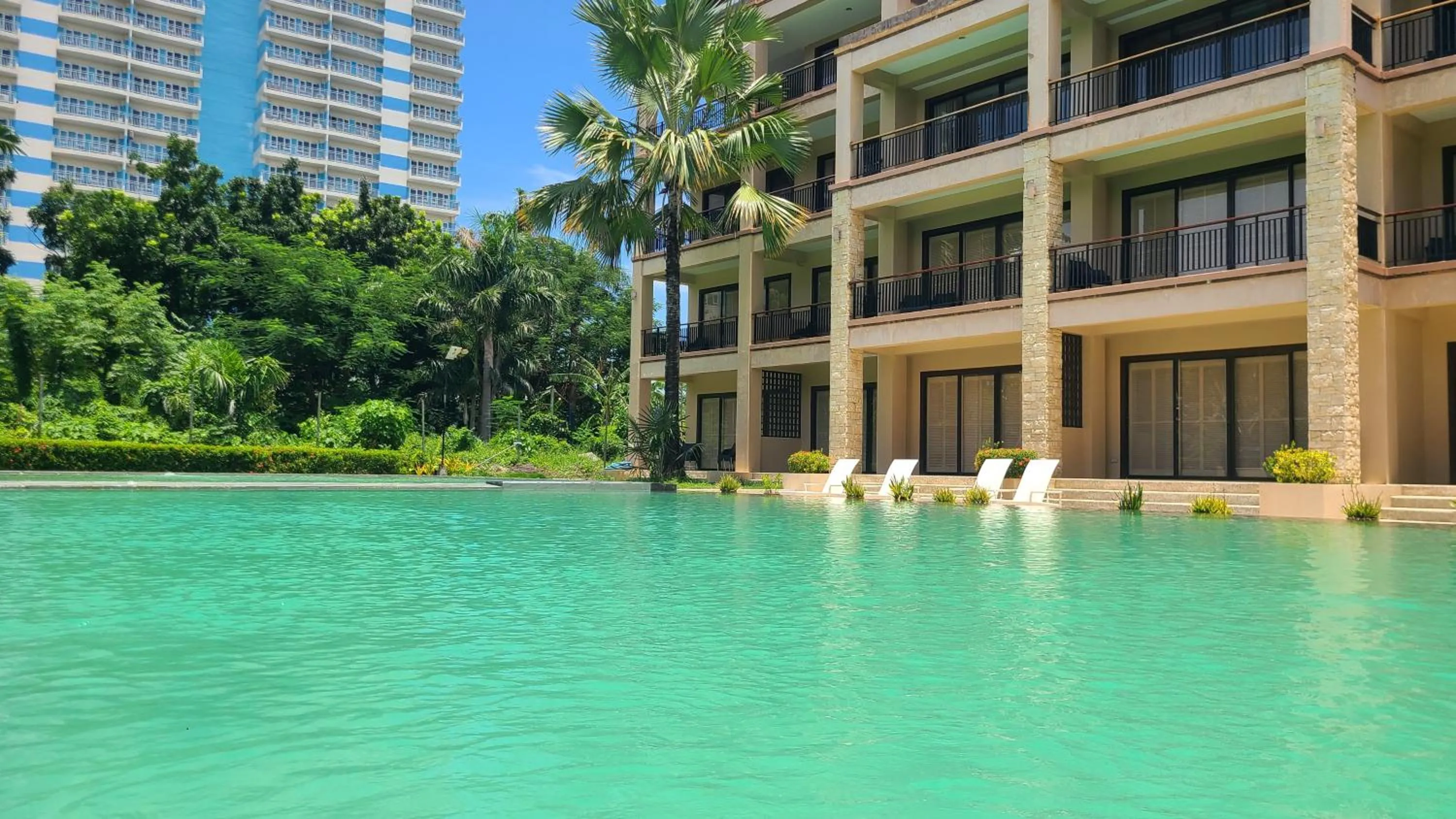 Swimming pool in Coralpoint Gardens Suites & Residences