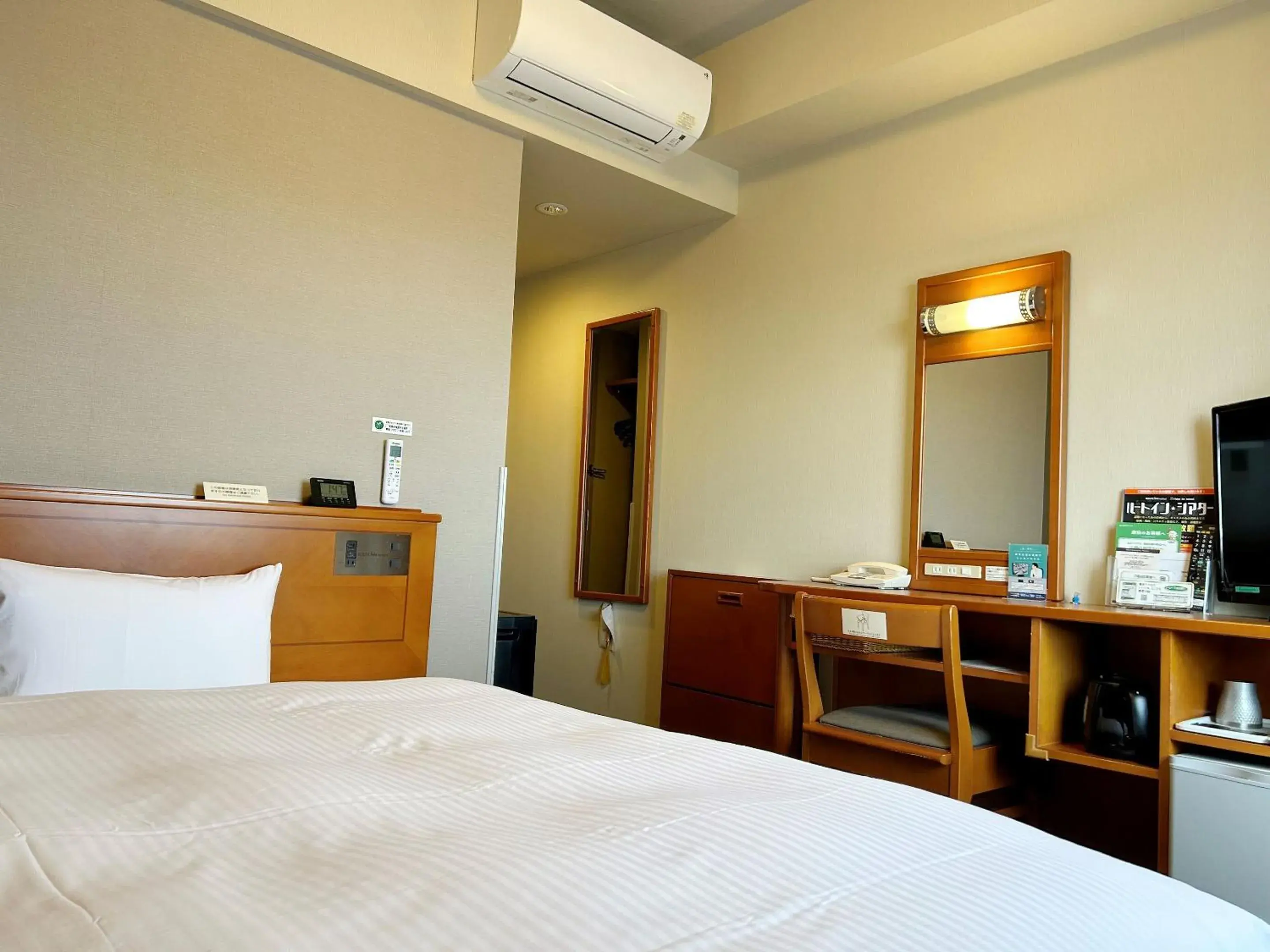Photo of the whole room, Bed in Hotel Route-Inn Chiryu -Kokudou 1 Gou- Photo of the whole room, Bed in Hotel Route-Inn Chiryu -Kokudou 1 Gou-