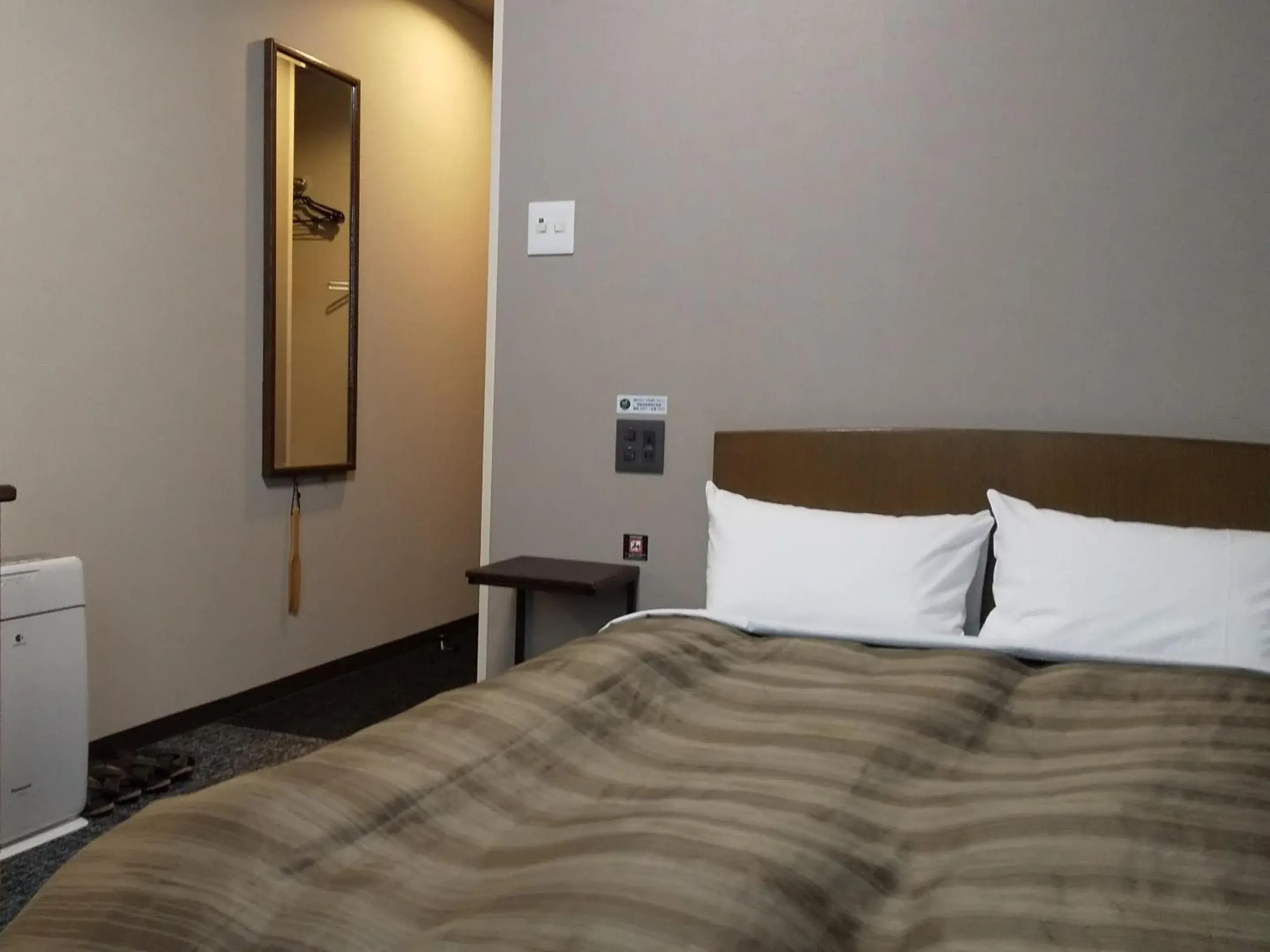 Photo of the whole room, Bed in Hotel Route-Inn Tsu Ekiminami -Kokudo23gou- Photo of the whole room, Bed in Hotel Route-Inn Tsu Ekiminami -Kokudo23gou-