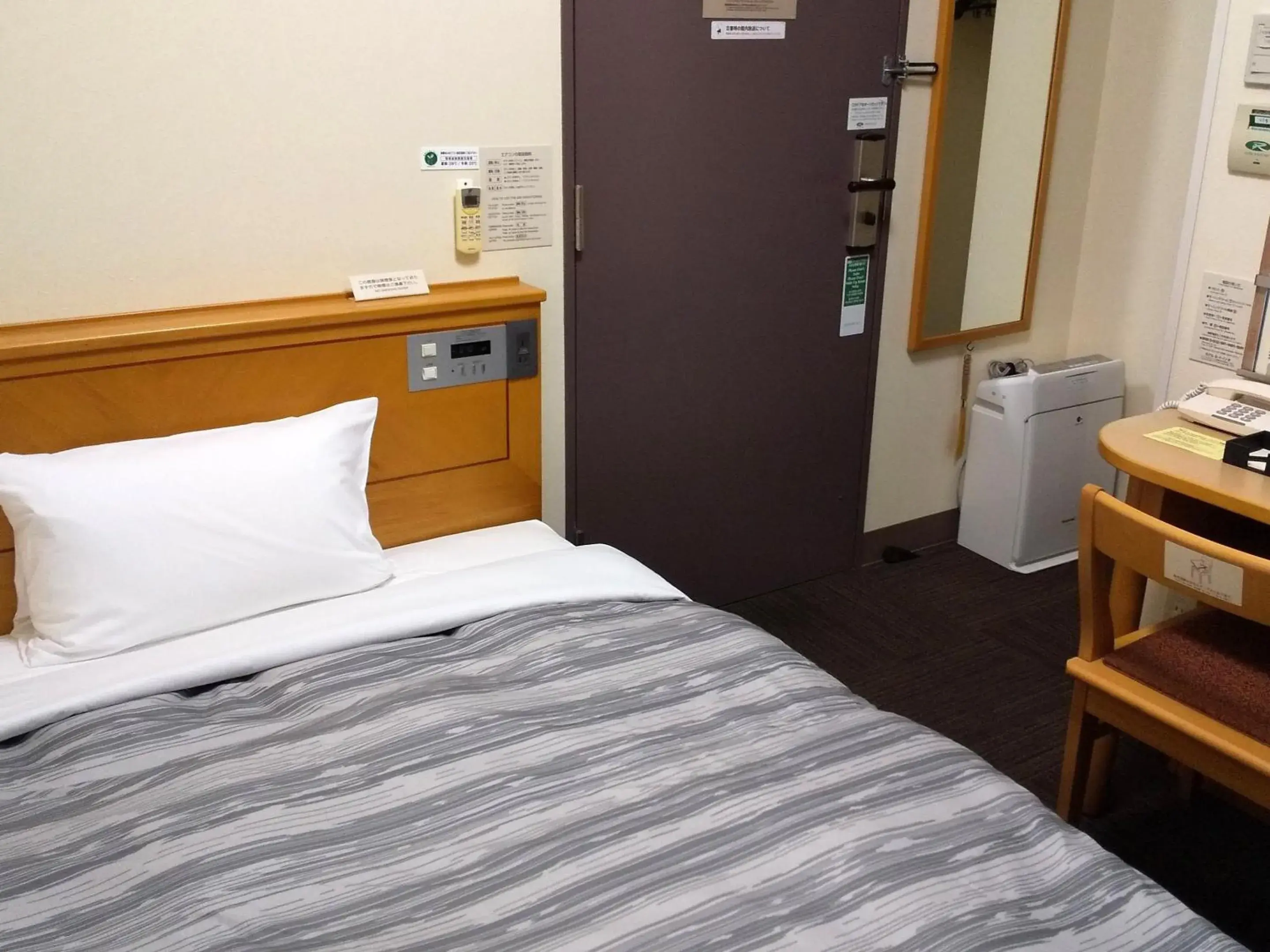 Photo of the whole room, Bed in Hotel Route-Inn Tsu Ekiminami -Kokudo23gou- Photo of the whole room, Bed in Hotel Route-Inn Tsu Ekiminami -Kokudo23gou-