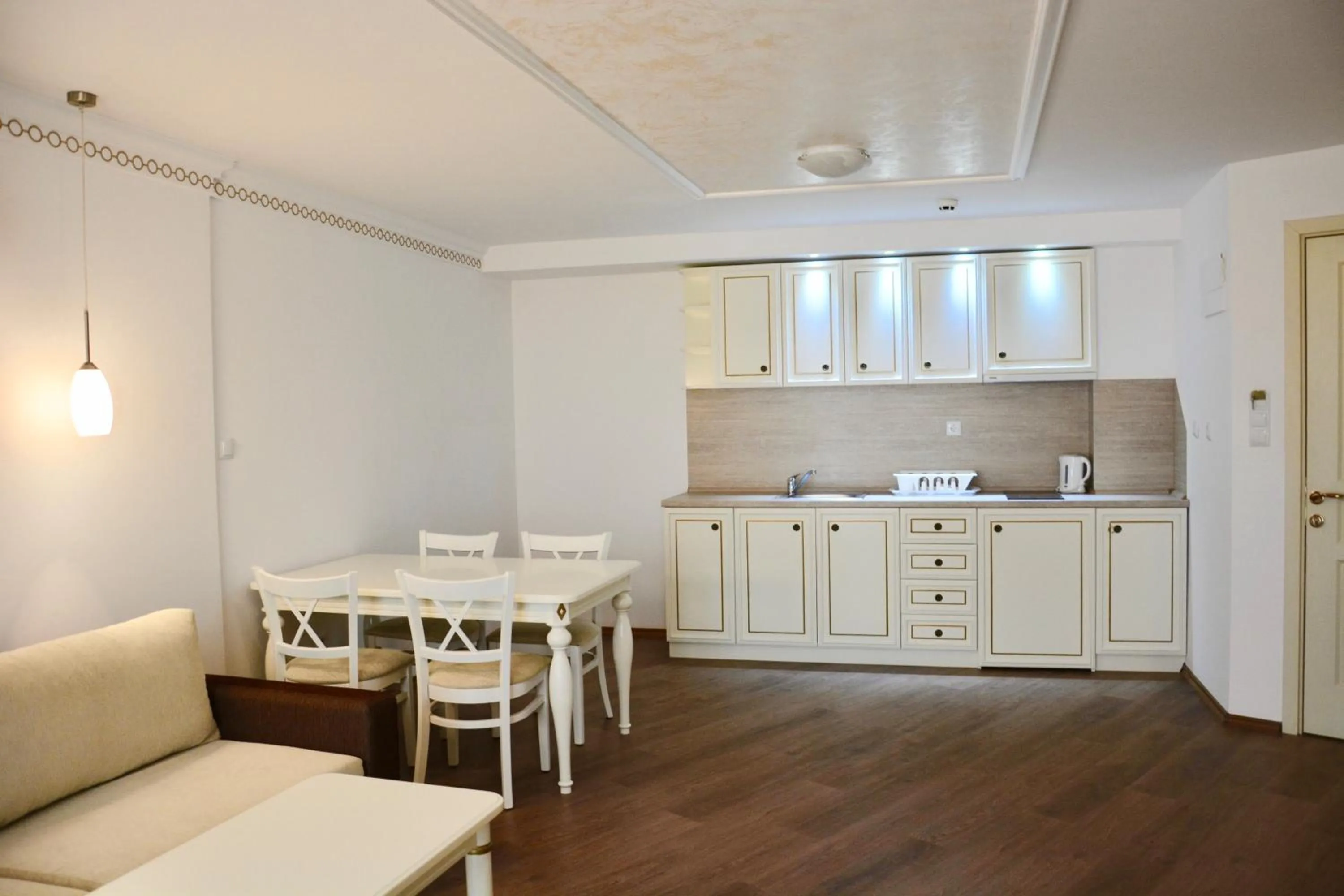 Kitchen or kitchenette in Golden Rainbow Beach Hotel