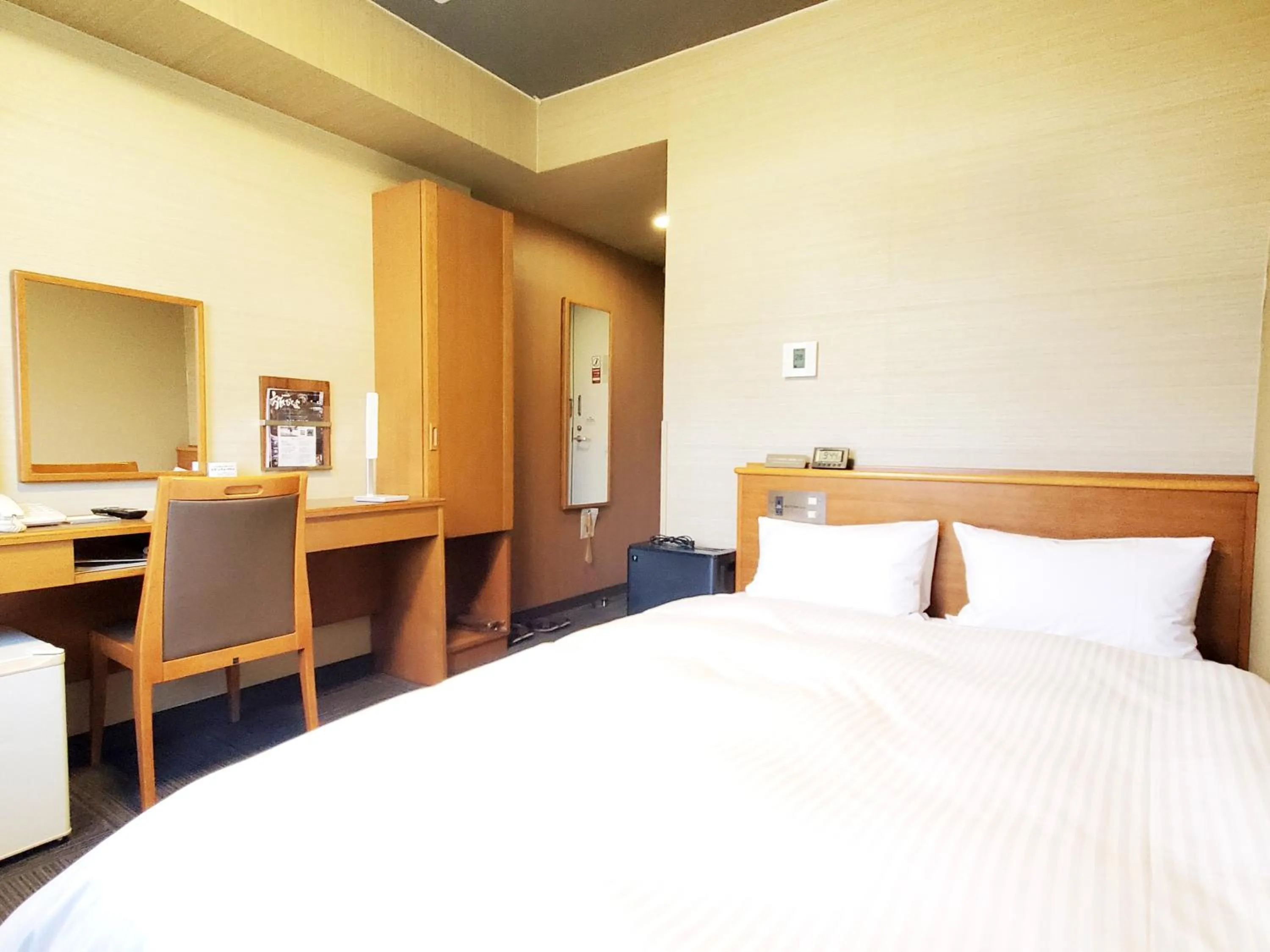 Photo of the whole room, Bed in Hotel Route-Inn Igaueno -Igaichinomiya Inter-