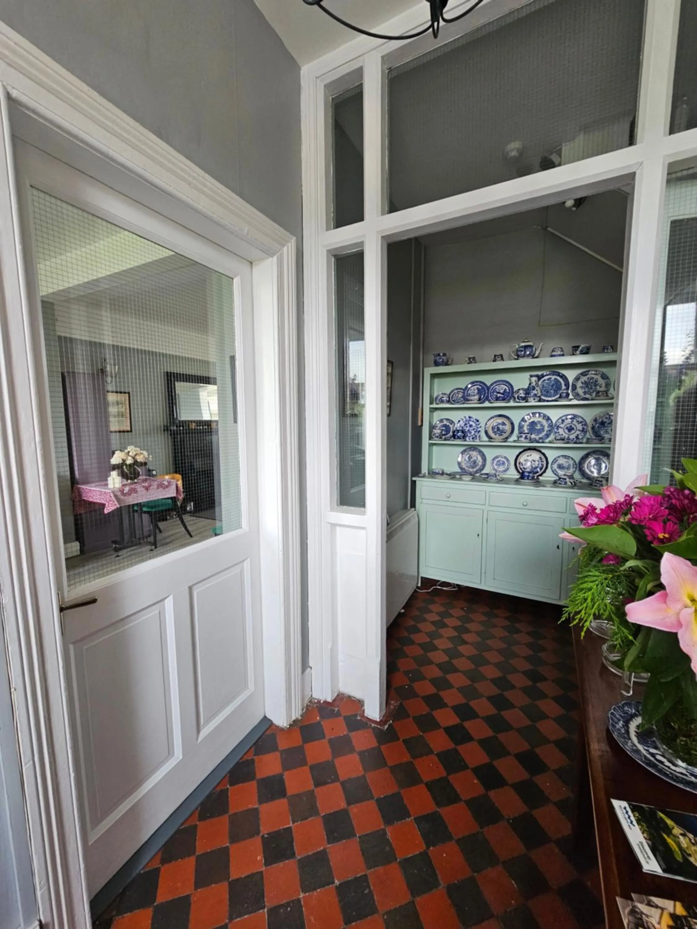 Property building in The Old Cable Historic House & Seafood Restaurant