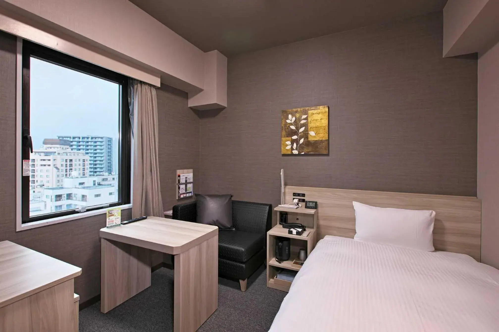 Bed in Hotel Route-Inn Toyama Ekimae Bed in Hotel Route-Inn Toyama Ekimae