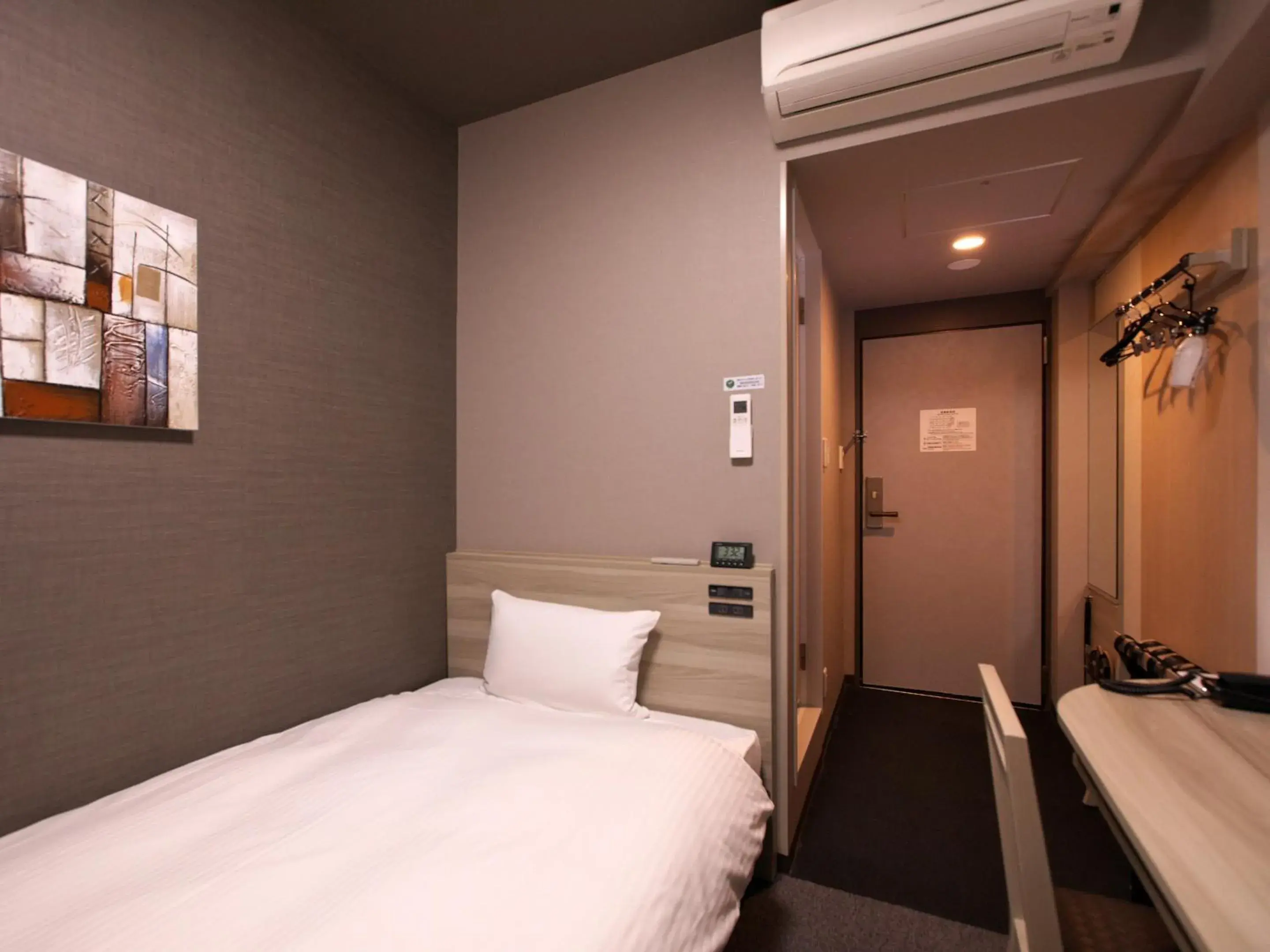 Photo of the whole room, Bed in Hotel Route-Inn Toyama Ekimae Photo of the whole room, Bed in Hotel Route-Inn Toyama Ekimae