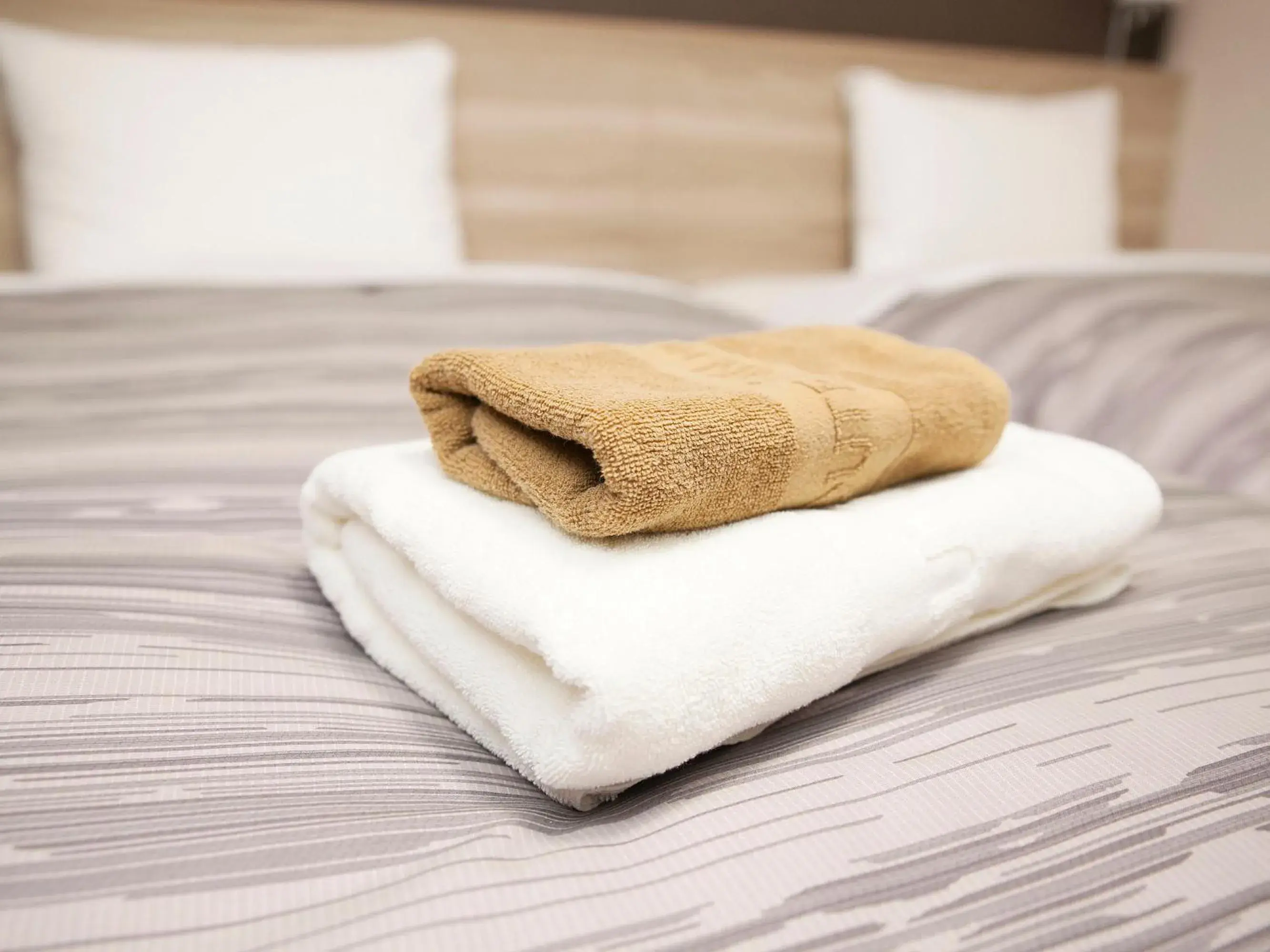 towels, Bed in Hotel Route-Inn Toyama Ekimae