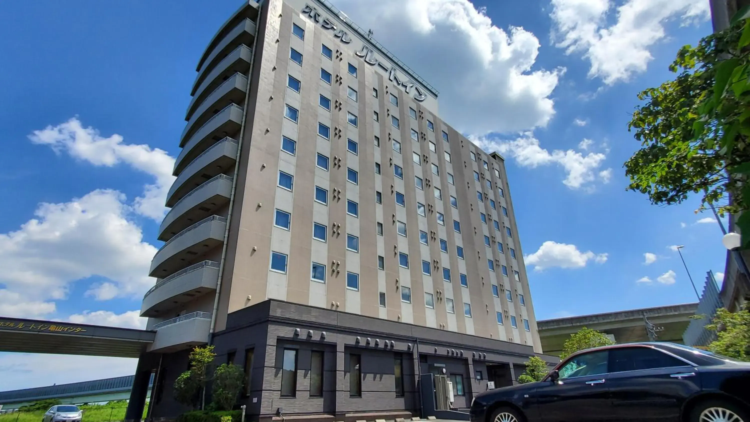 Property building in Hotel Route-Inn Kameyama Inter Property building in Hotel Route-Inn Kameyama Inter