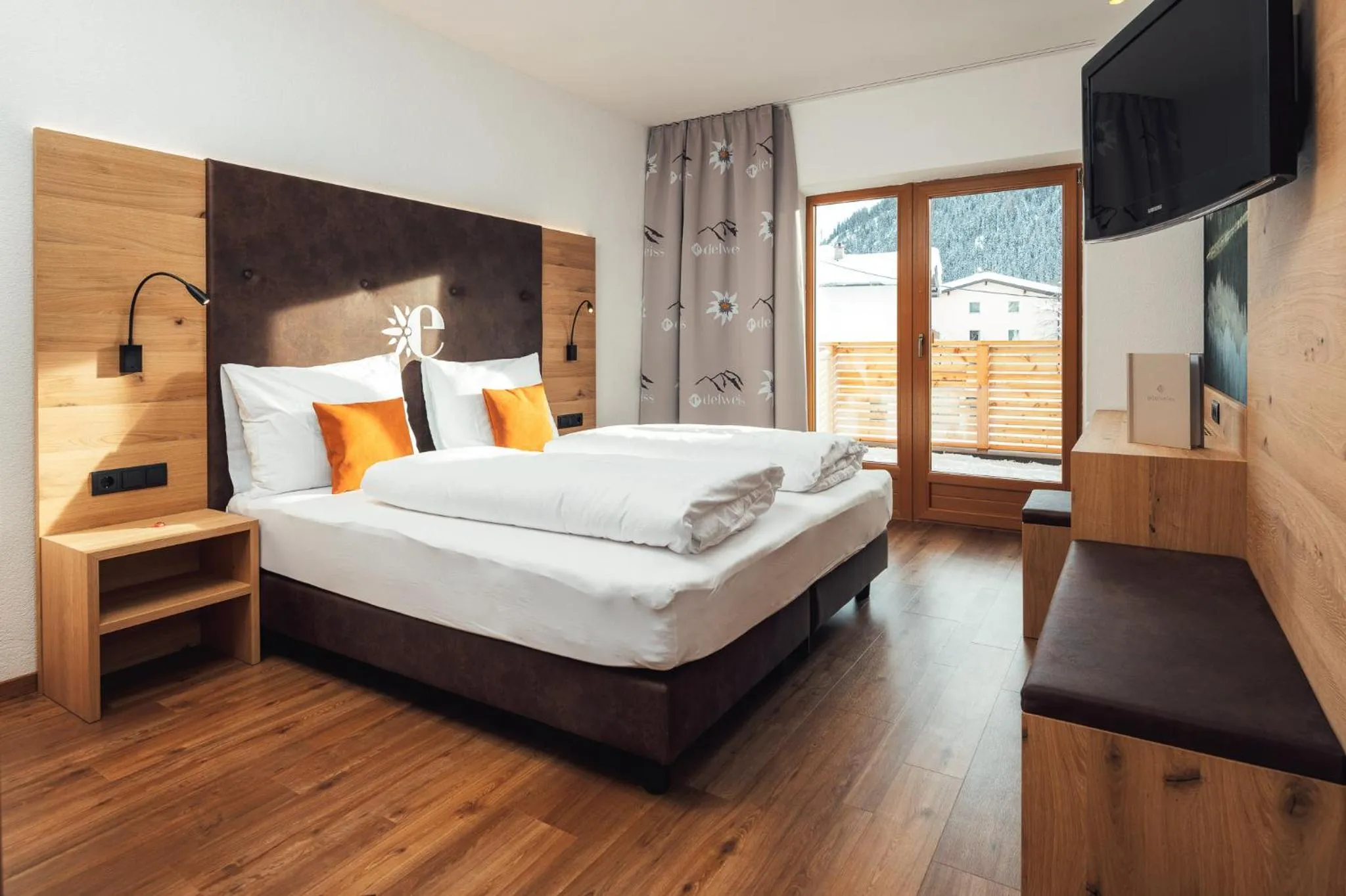 Photo of the whole room, Bed in Hotel Edelweiss Superior