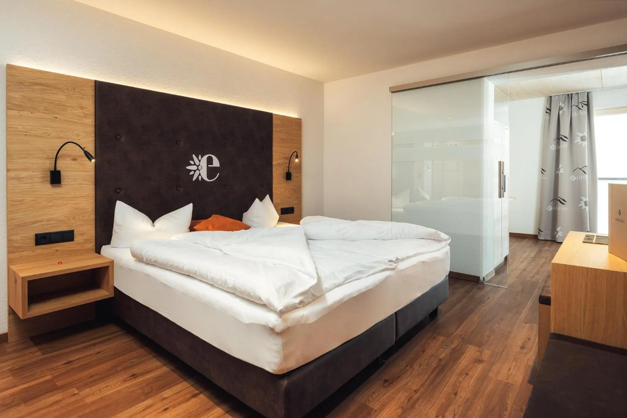 Photo of the whole room, Bed in Hotel Edelweiss Superior