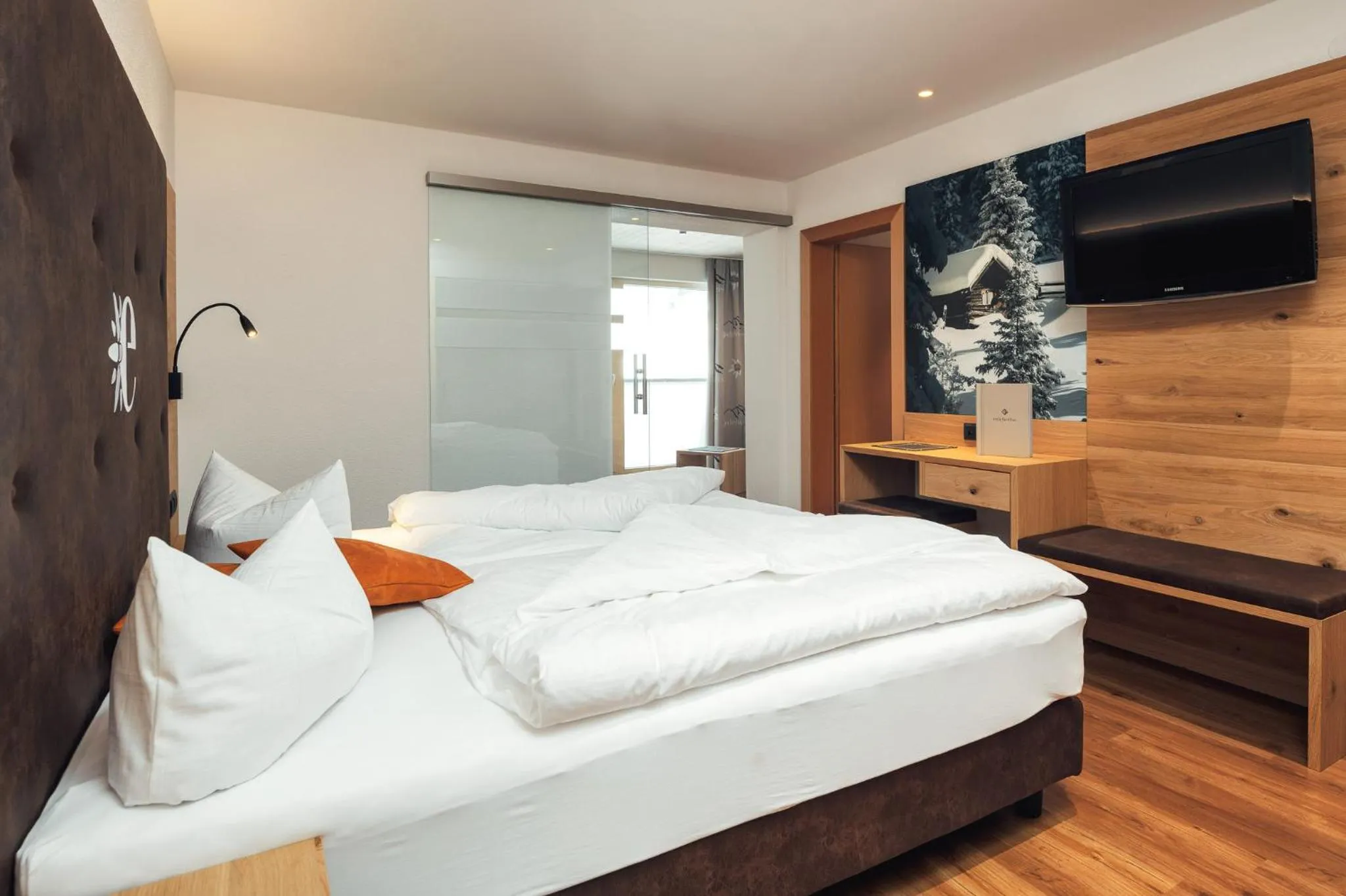 Photo of the whole room, Bed in Hotel Edelweiss Superior