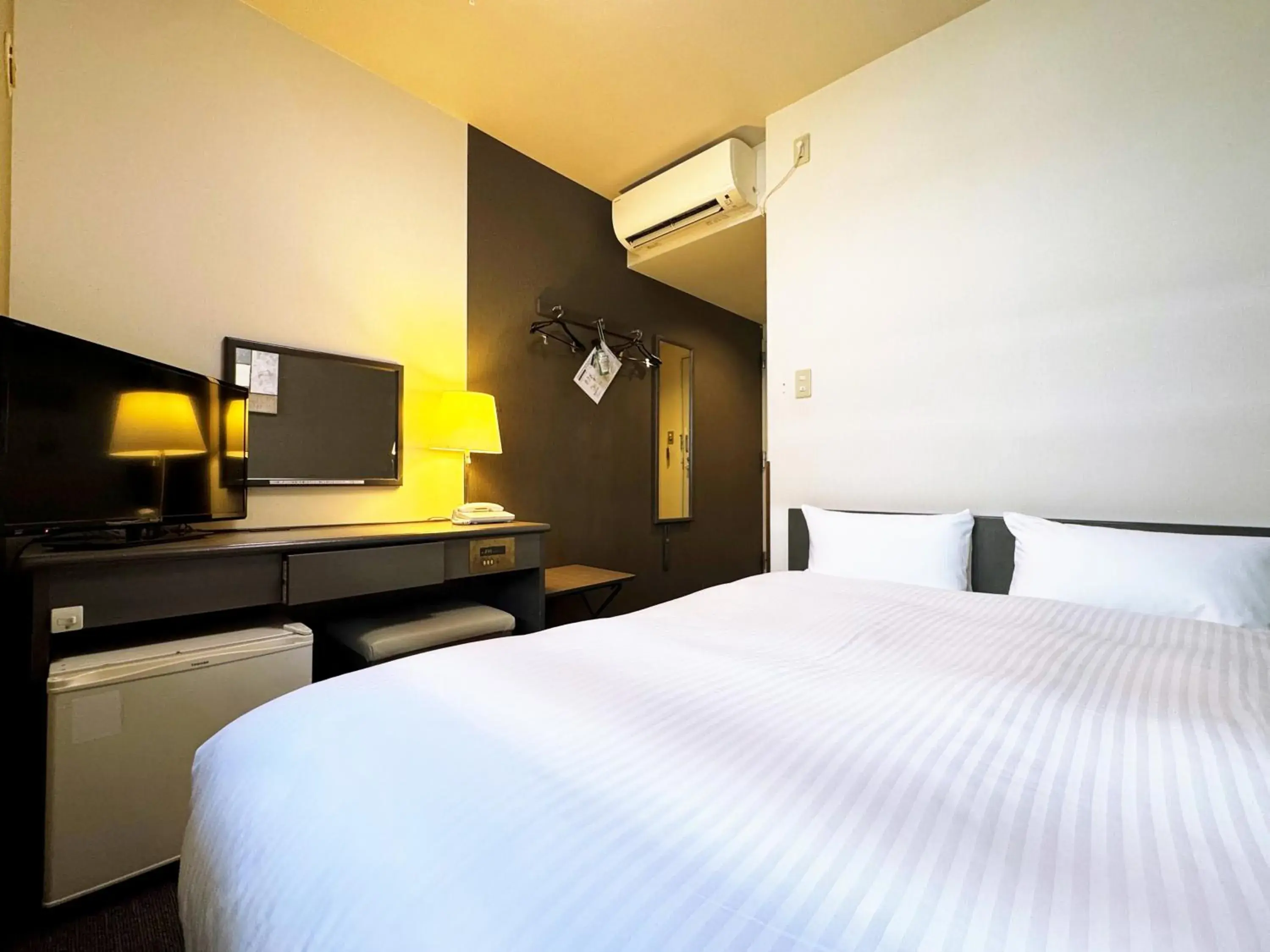 Bedroom, Bed in Hotel Route-Inn Court Kashiwazaki Bedroom, Bed in Hotel Route-Inn Court Kashiwazaki