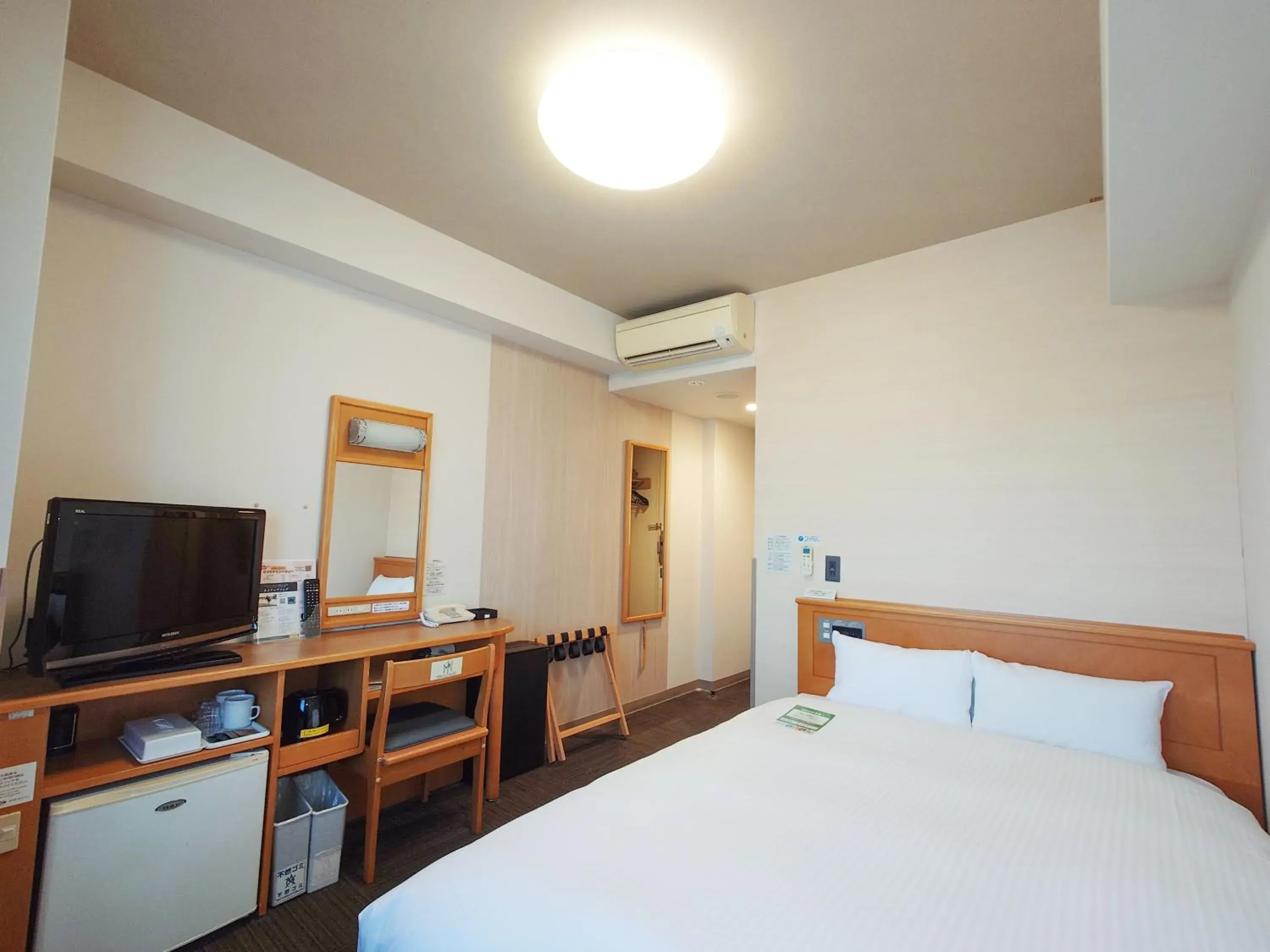 Photo of the whole room, Bed in Hotel Route-Inn Shibata Inter Photo of the whole room, Bed in Hotel Route-Inn Shibata Inter