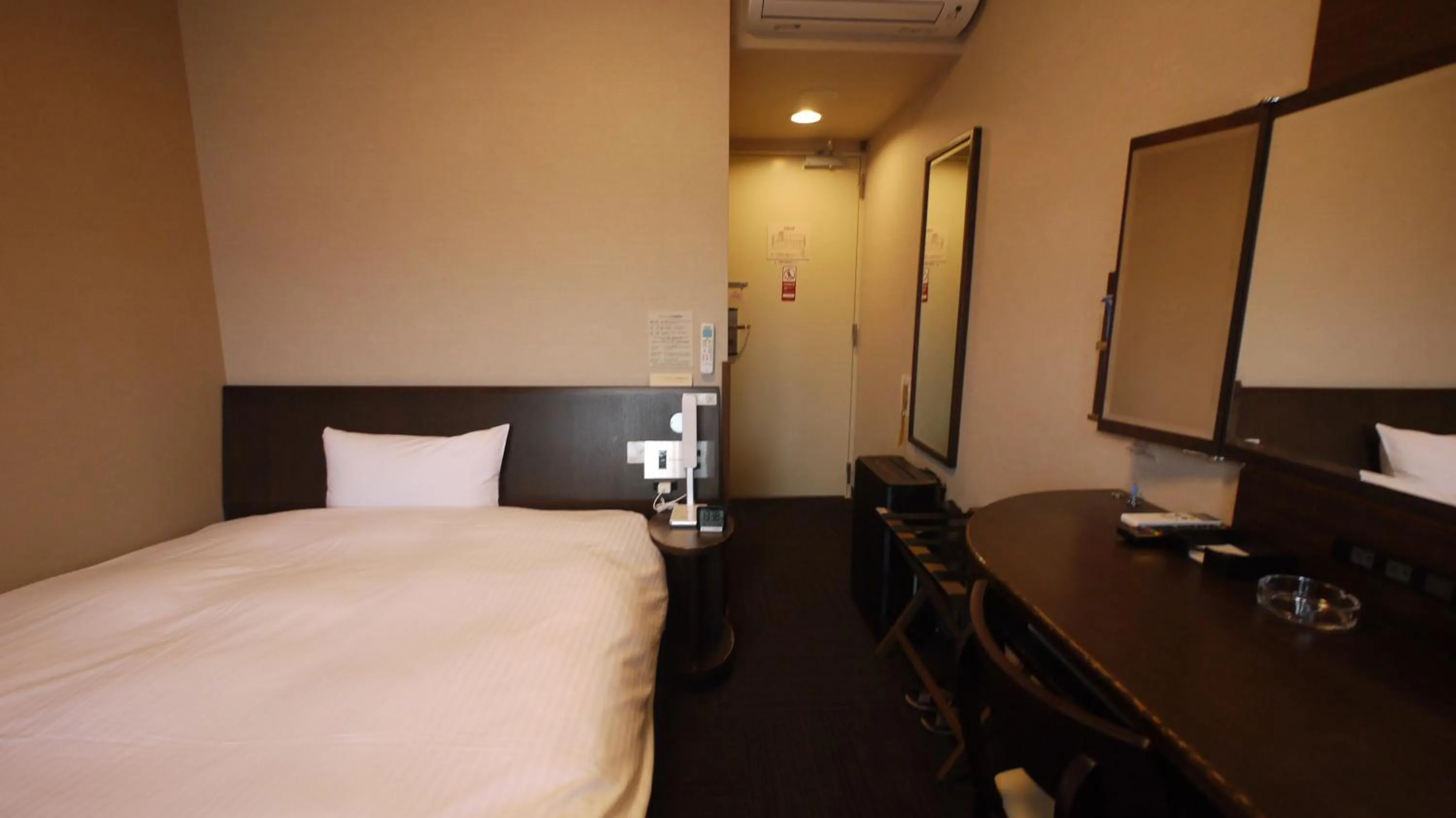 Photo of the whole room, Bed in Hotel Route-Inn Tsuruga Ekimae