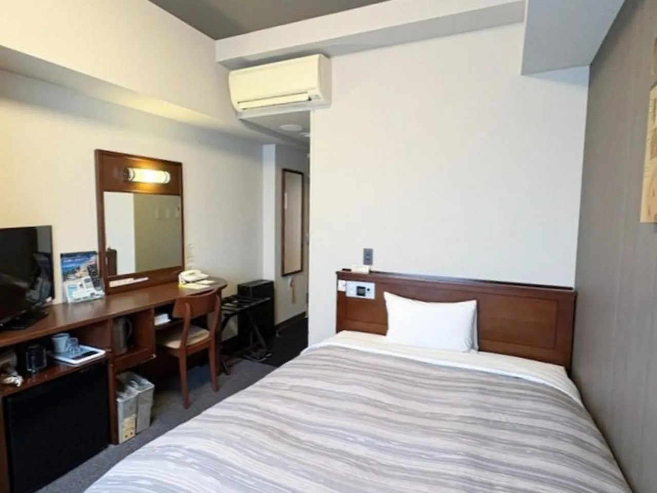 Photo of the whole room, Bed in Hotel Route-Inn Utsunomiya Miyukicho -Kokudou4gou-
