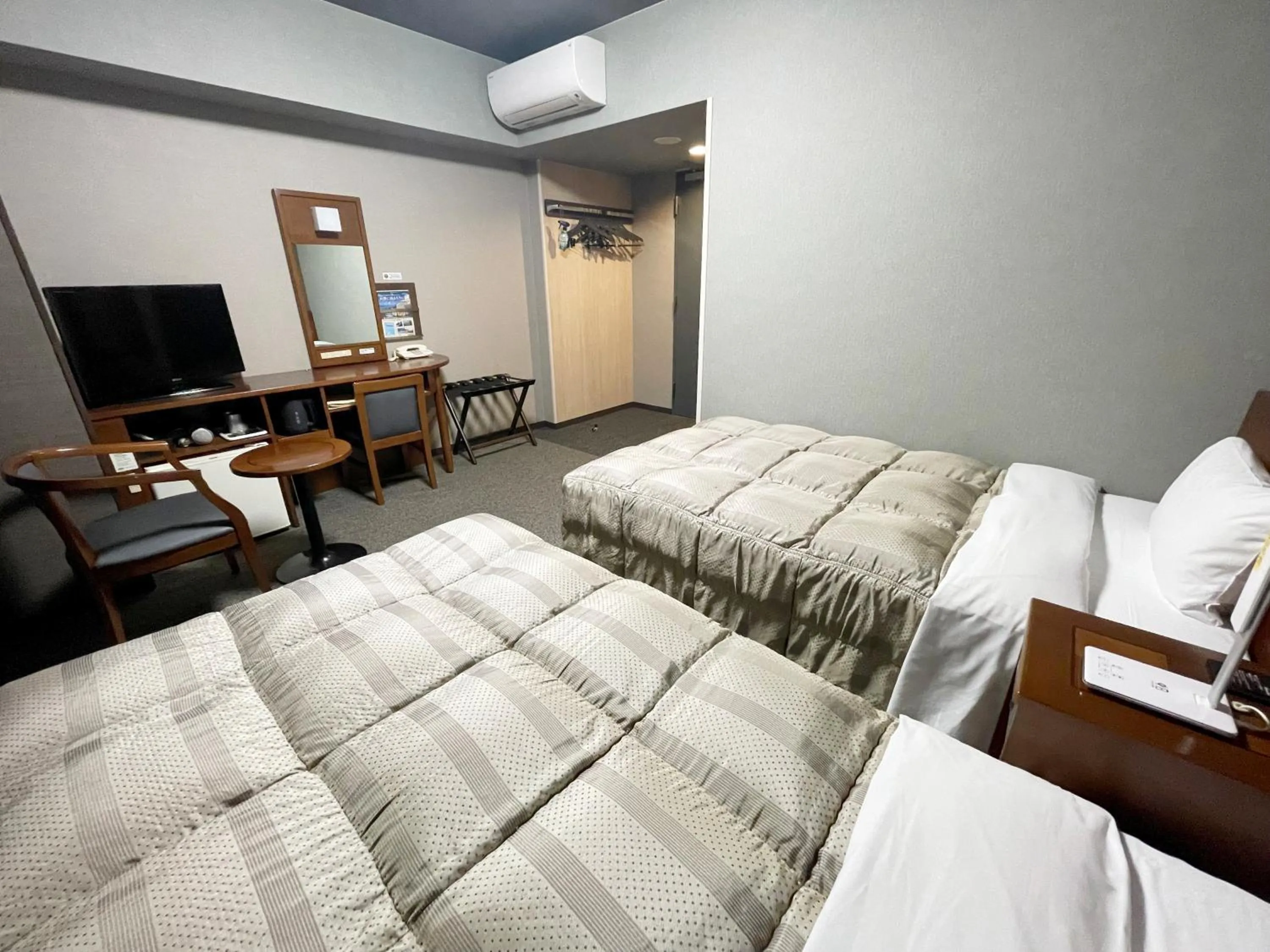 Photo of the whole room, Bed in Hotel Route-Inn Dai-ni Ashikaga