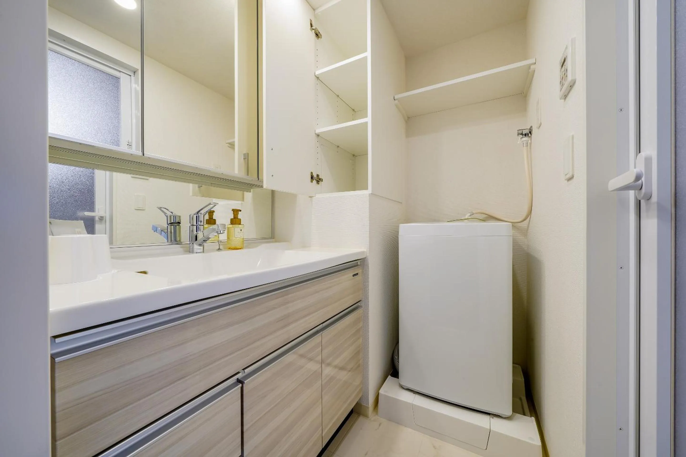 washing machine in RESI STAY THE KYOTO