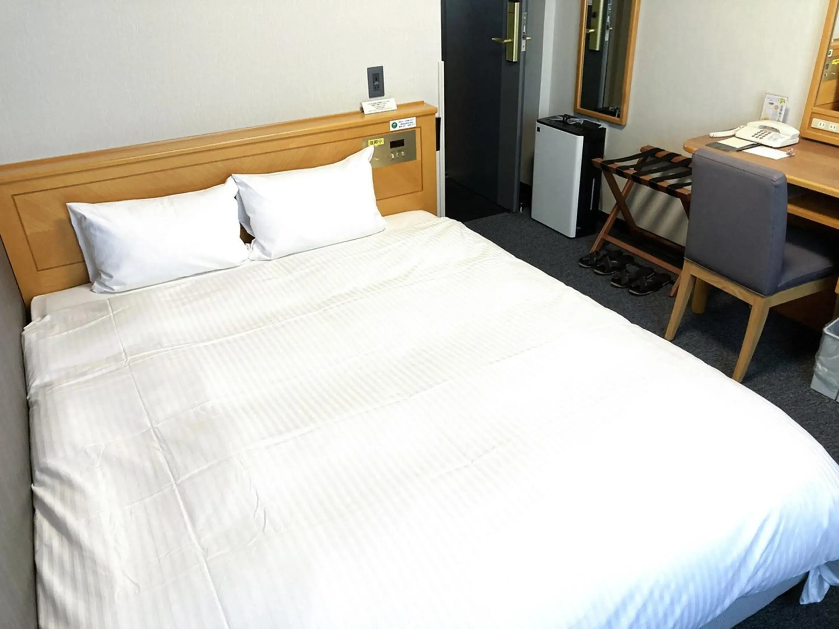 Double Room - single occupancy - Non-Smoking in Hotel Route-Inn Mikawa Inter Double Room - single occupancy - Non-Smoking in Hotel Route-Inn Mikawa Inter