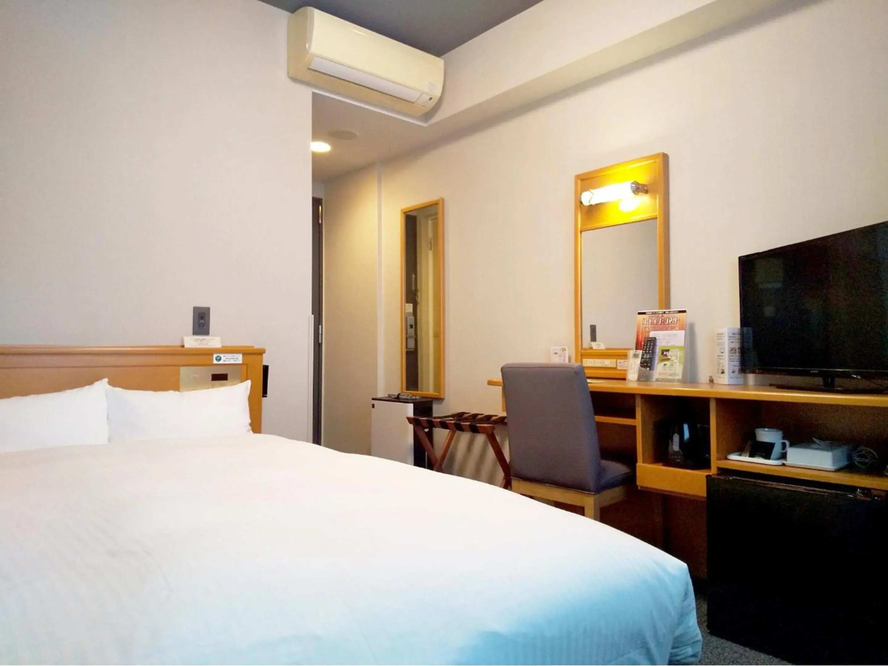 Double Room with Small Double Bed - Non-Smoking in Hotel Route-Inn Mikawa Inter Double Room with Small Double Bed - Non-Smoking in Hotel Route-Inn Mikawa Inter
