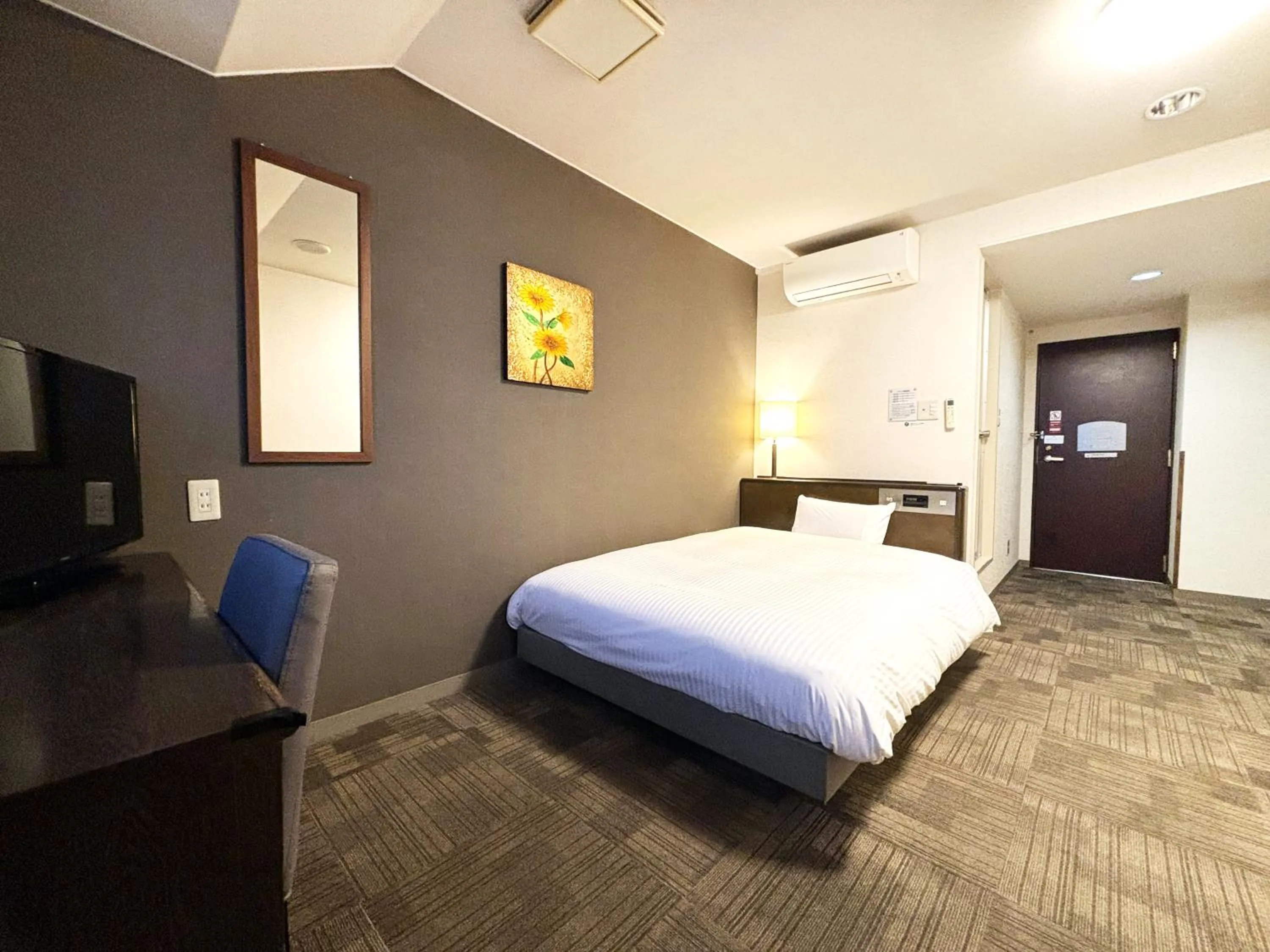 Photo of the whole room, Bed in Hotel Route-Inn Ageo
