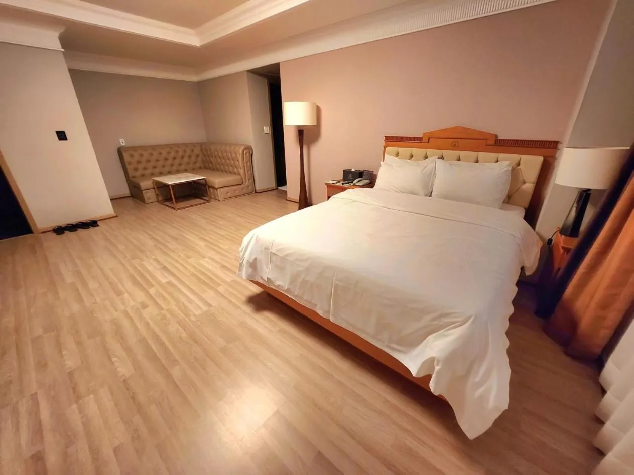 Bed in Gwangju Empire Hotel