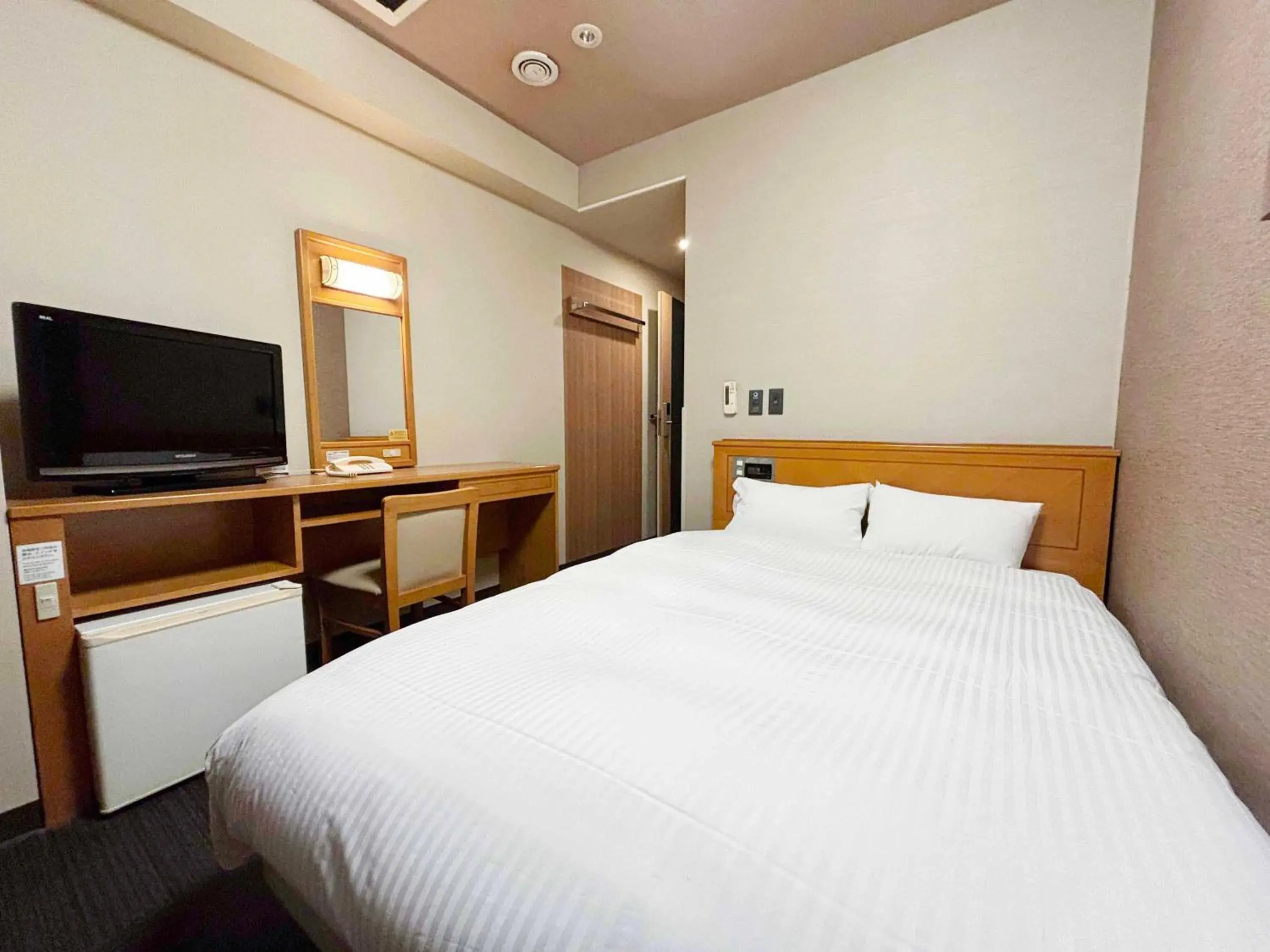 Semi Double Room - Non-Smoking in Route Inn Grantia Hanyu Spa Resort Semi Double Room - Non-Smoking in Route Inn Grantia Hanyu Spa Resort