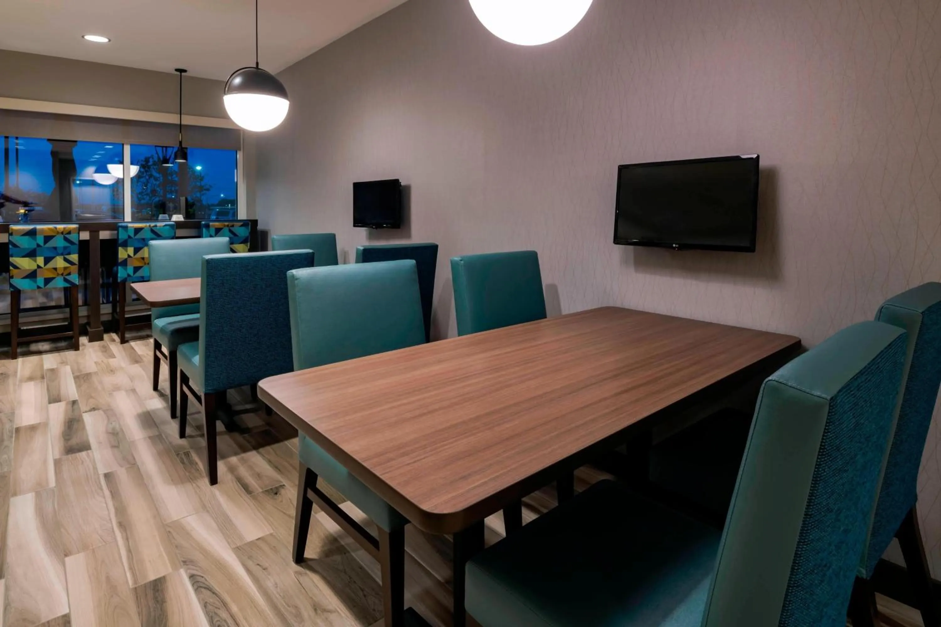 Restaurant/places to eat in TownePlace Suites by Marriott Leavenworth