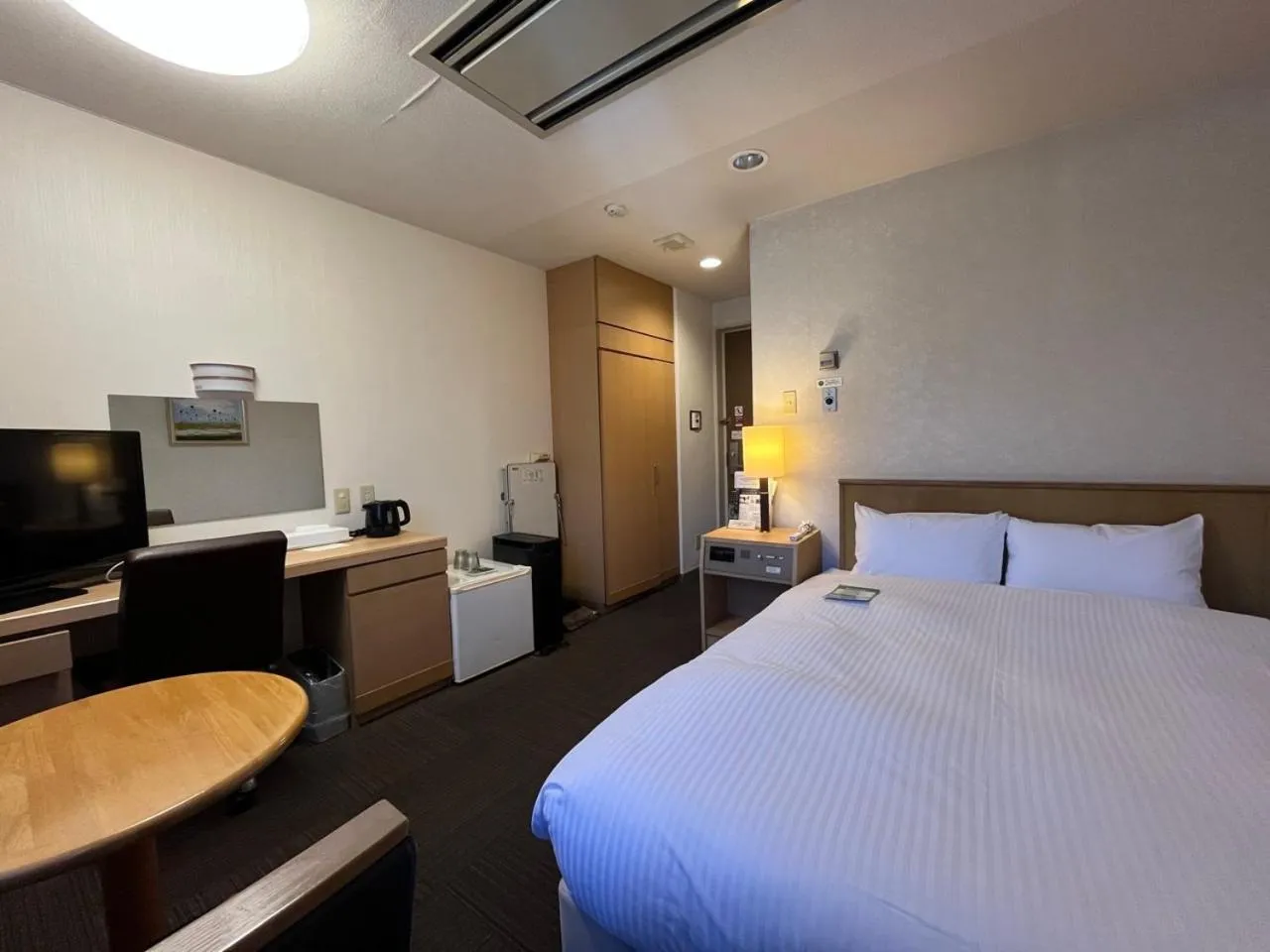 Photo of the whole room, Bed in Hotel Route-Inn Seibu Chichibu Ekimae