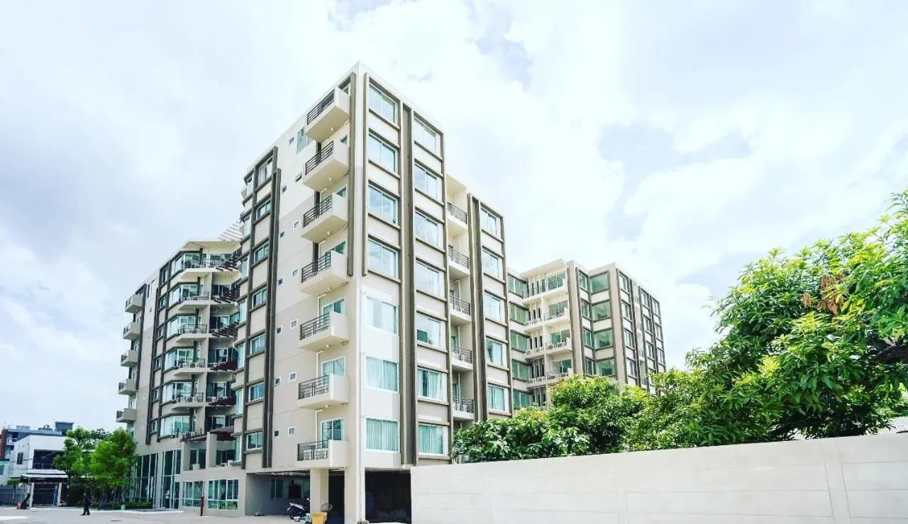 Property building in The Lux Ladprao 10