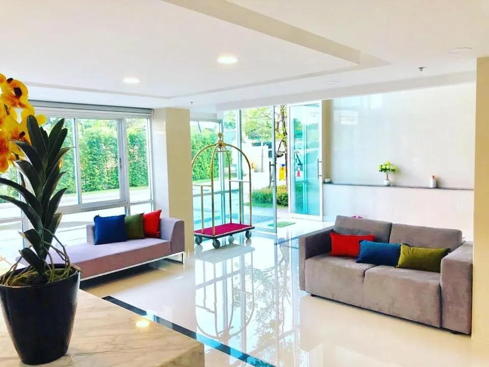 Lobby or reception in The Lux Ladprao 10