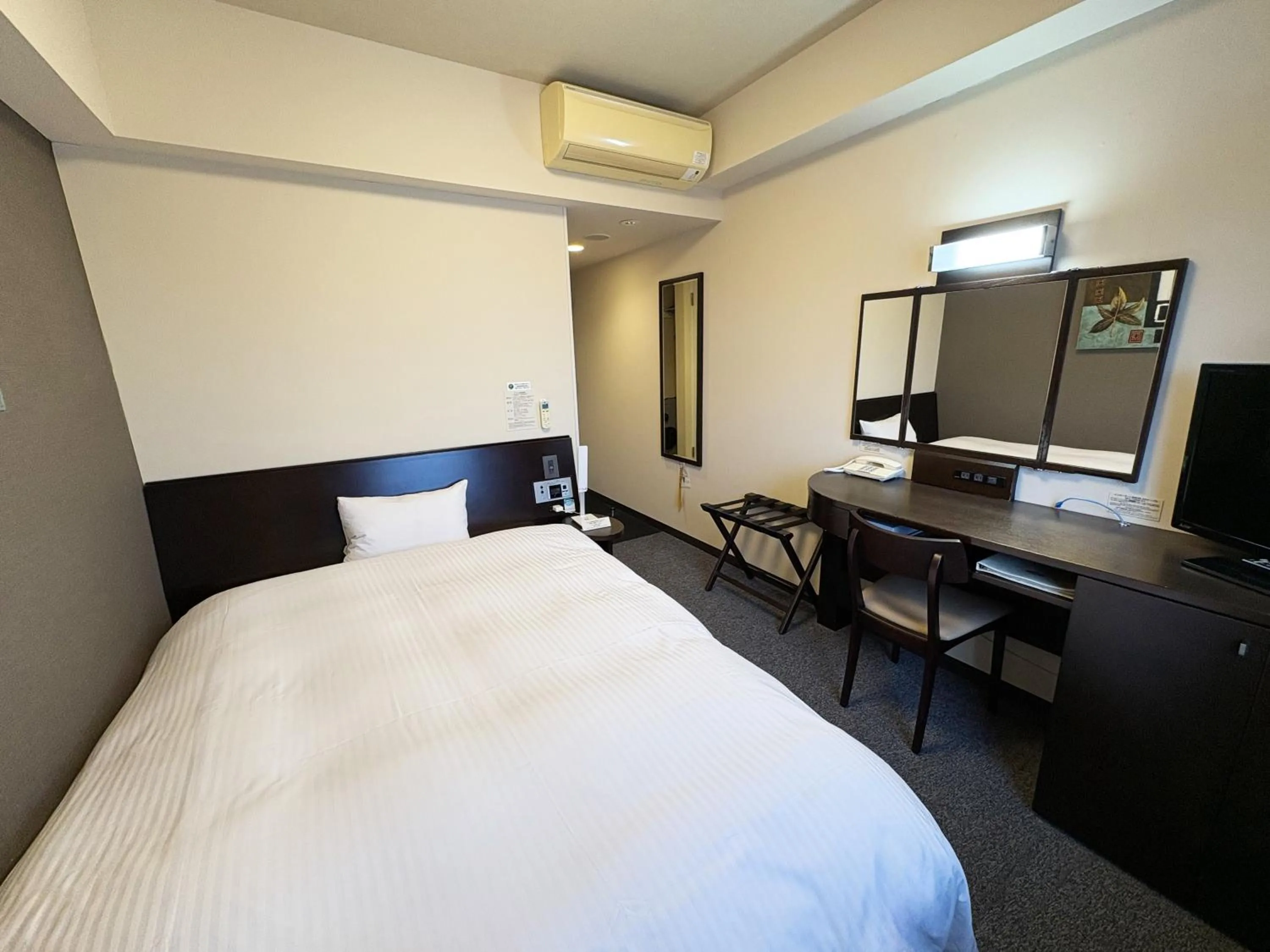 Photo of the whole room, Bed in Hotel Route-Inn Iwaki Ekimae