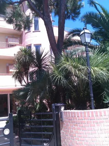 Hotel Rivadoro-Spiaggia ombrellone e lettini-Piscina-Parcheggio