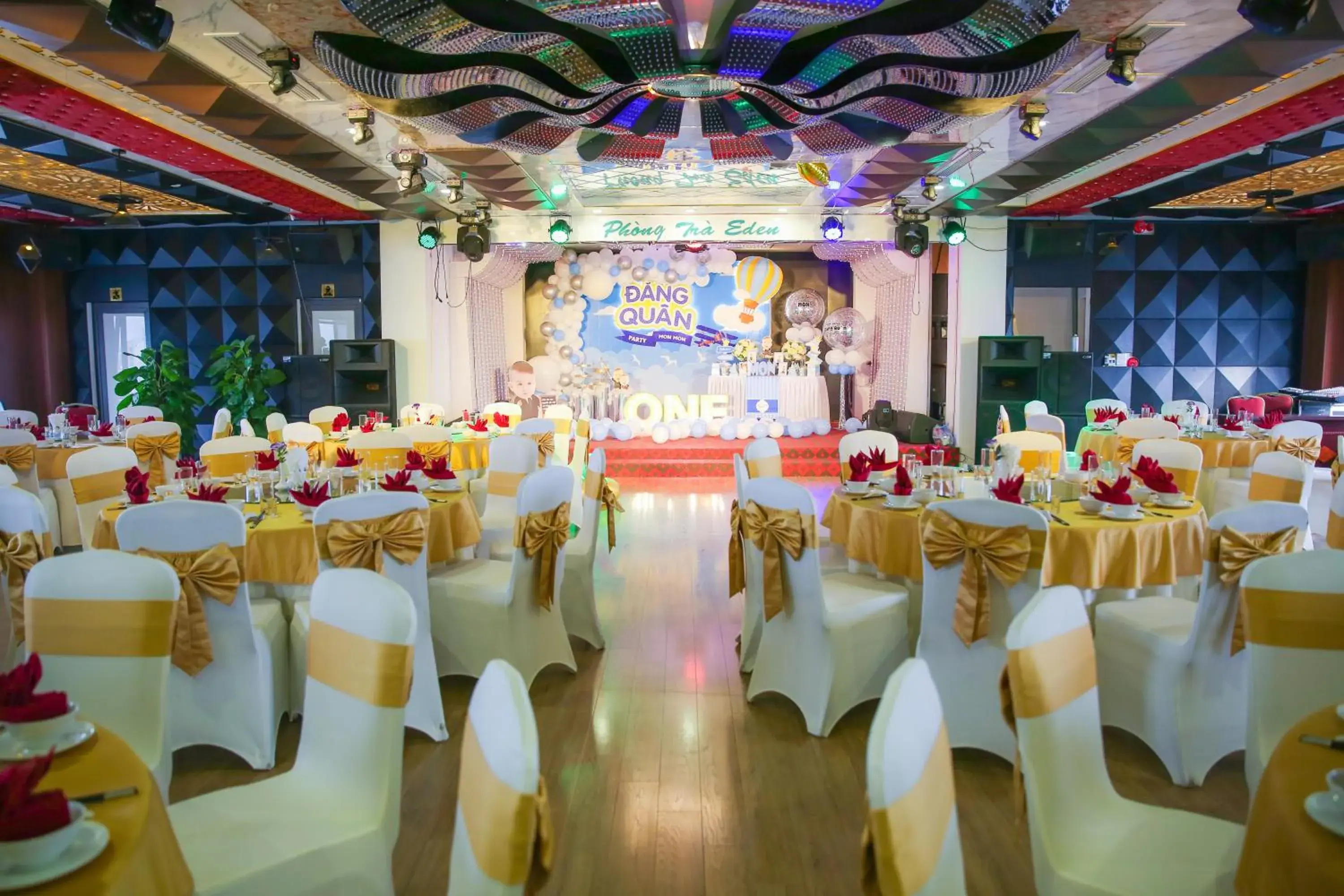 Restaurant/places to eat in Long Anh Hotel Restaurant/places to eat in Long Anh Hotel