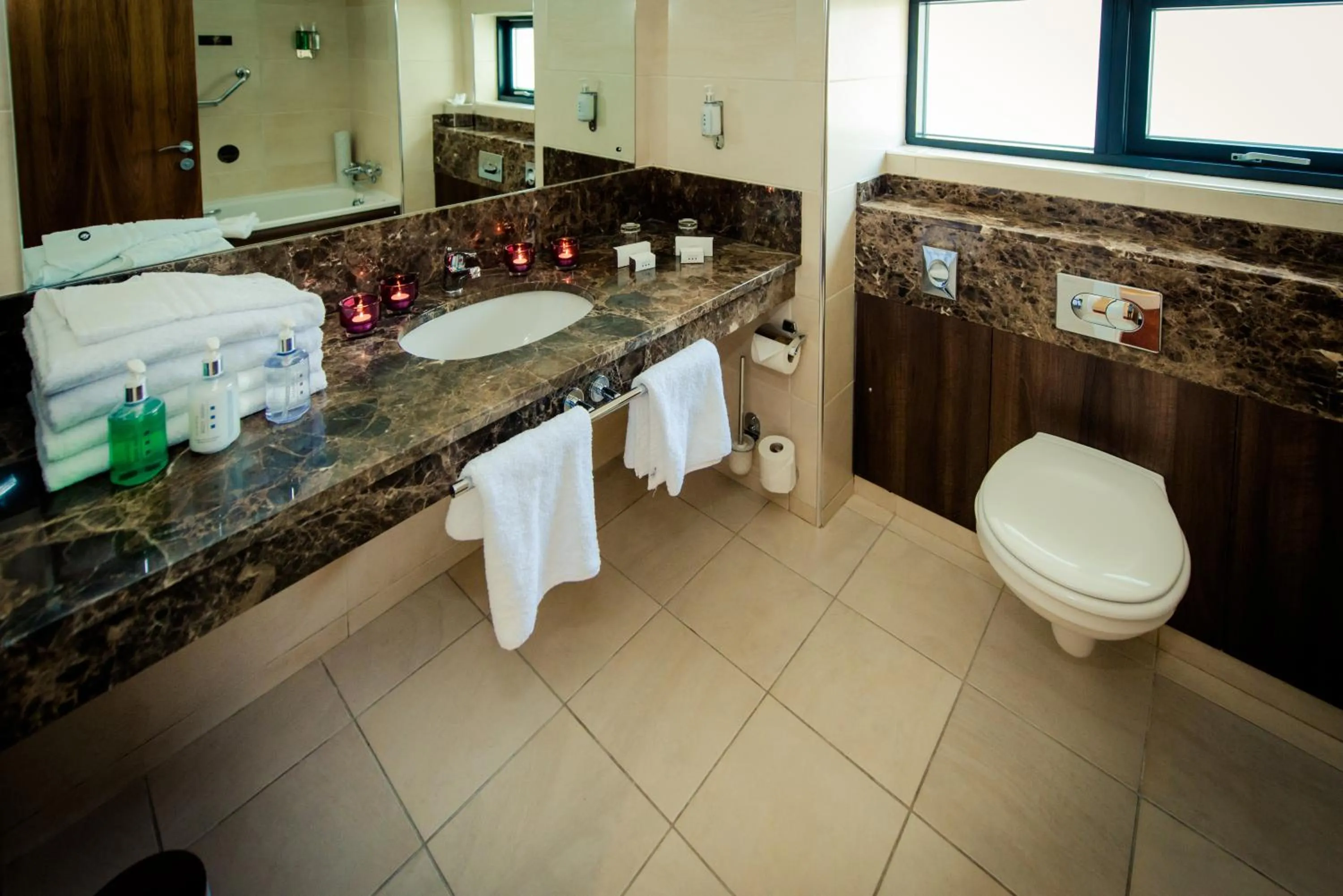 Bathroom in Glashaus Hotel