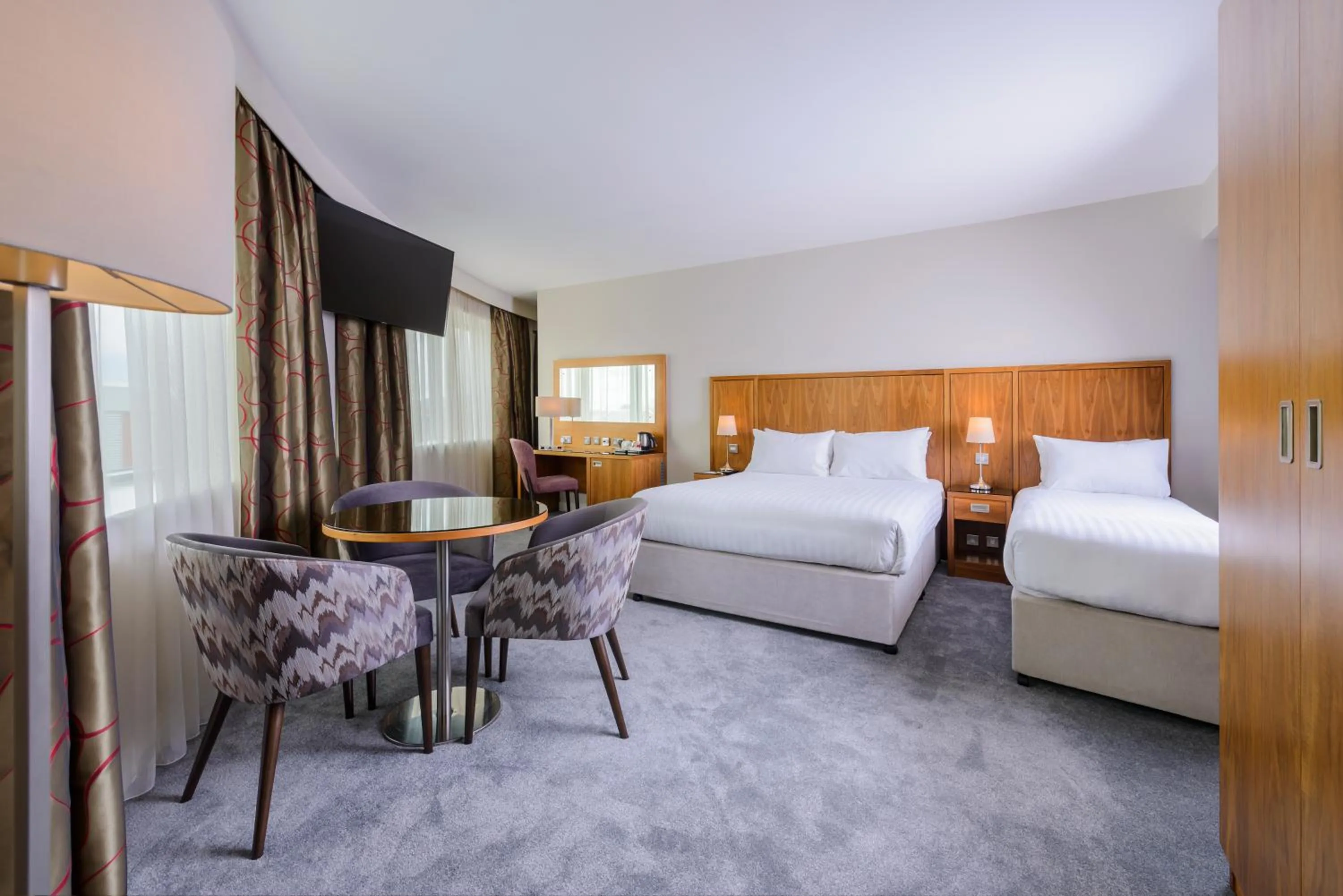 Photo of the whole room, Bed in Glashaus Hotel