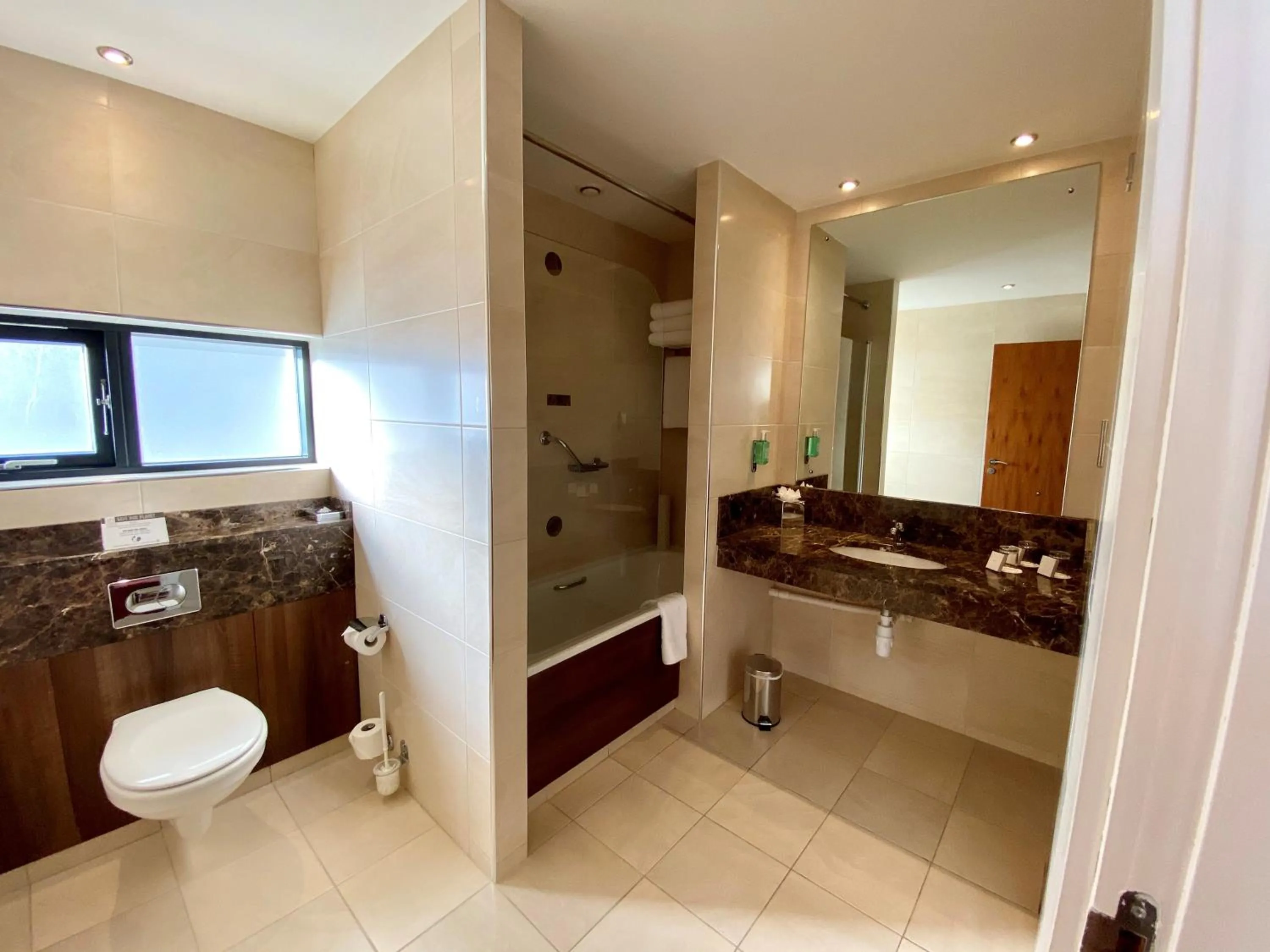 Bathroom in Glashaus Hotel