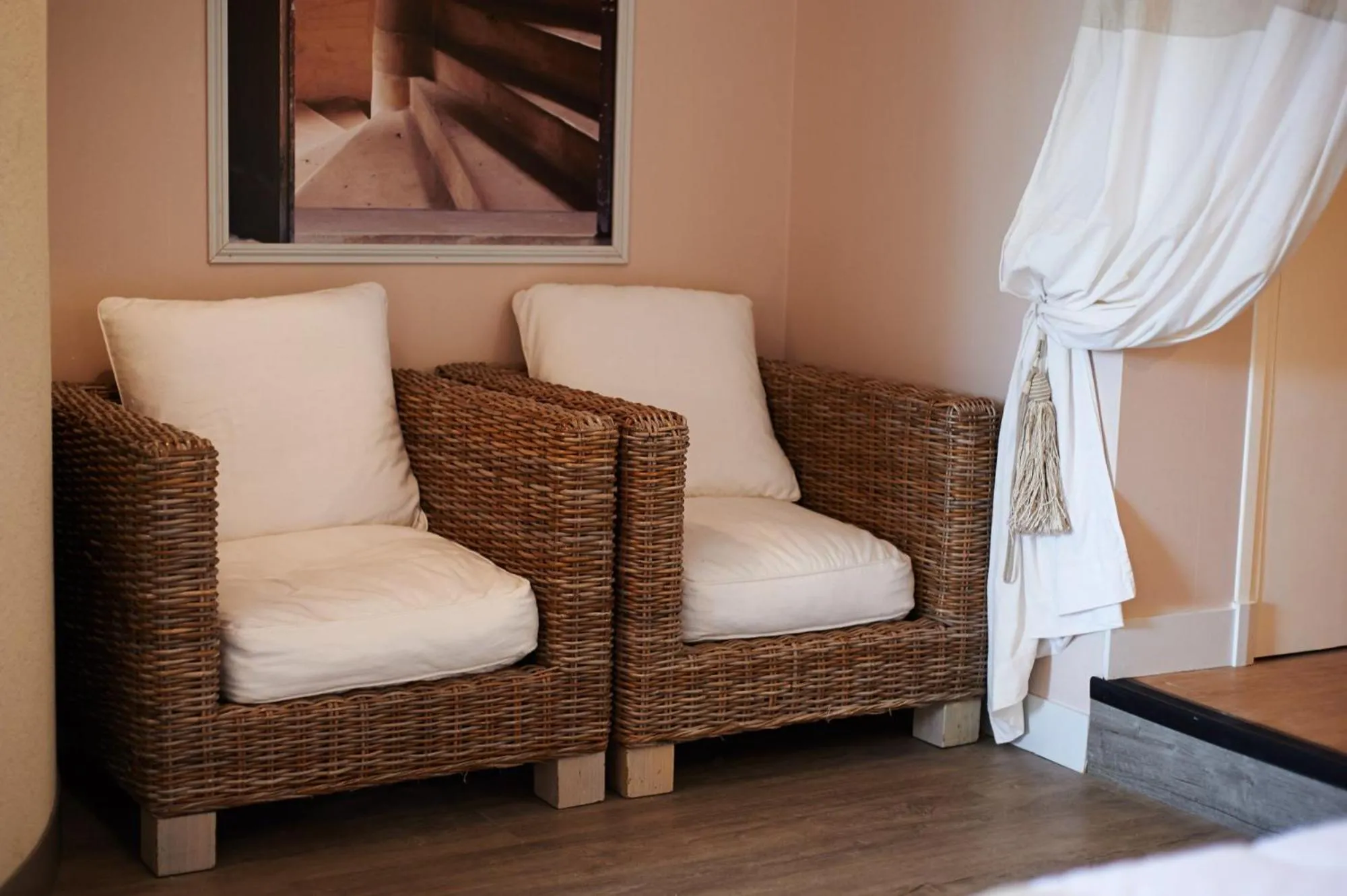 Seating area in Logis Hôtels Troglododo