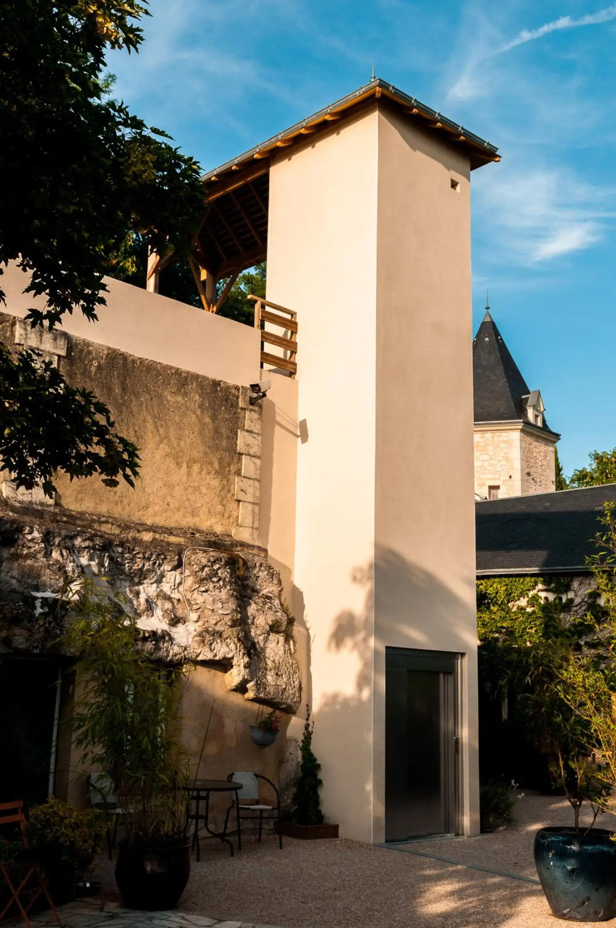 Property building in Logis Hôtels Troglododo Property building in Logis Hôtels Troglododo