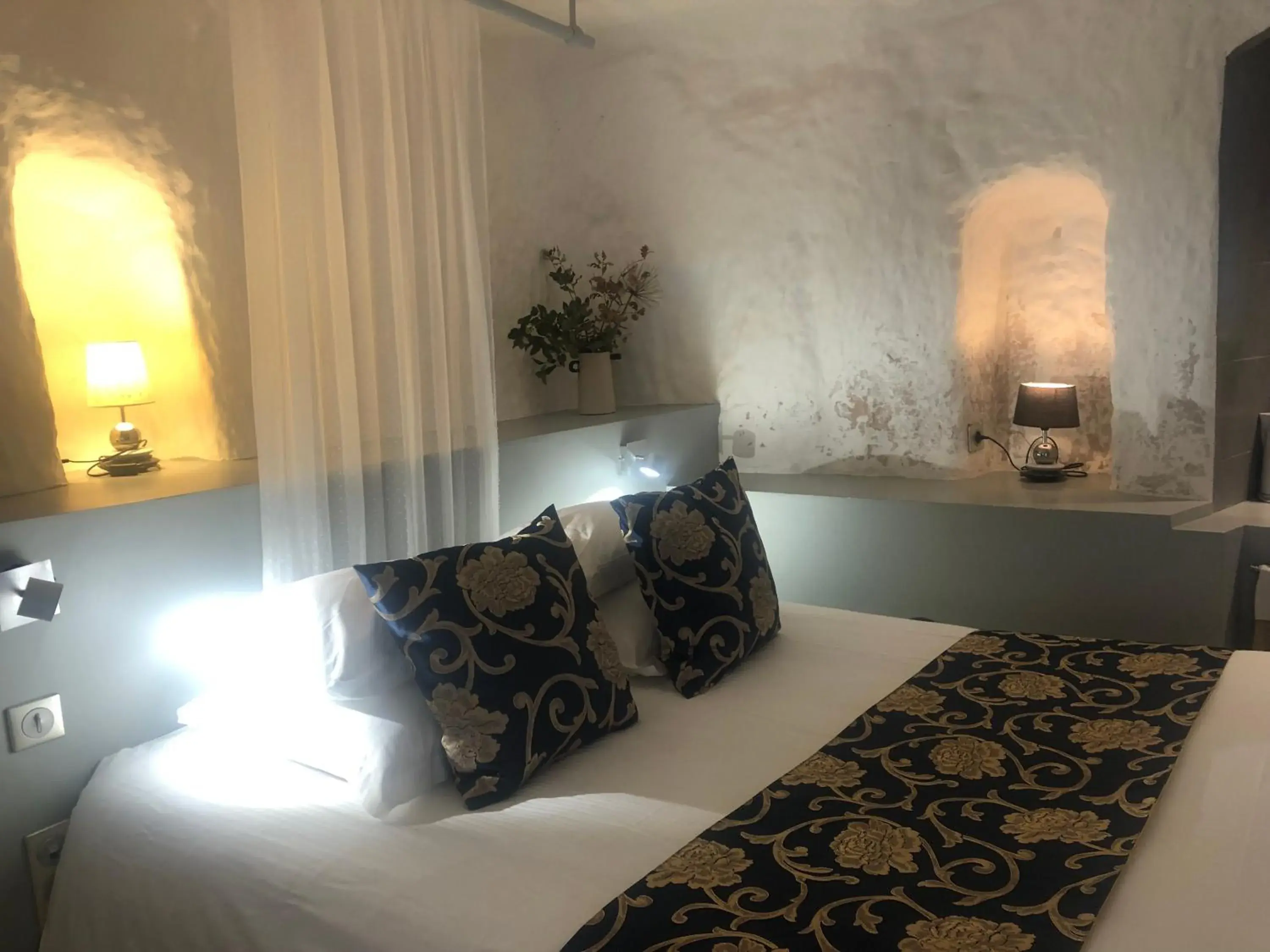 Bed in Logis Hôtels Troglododo Bed in Logis Hôtels Troglododo