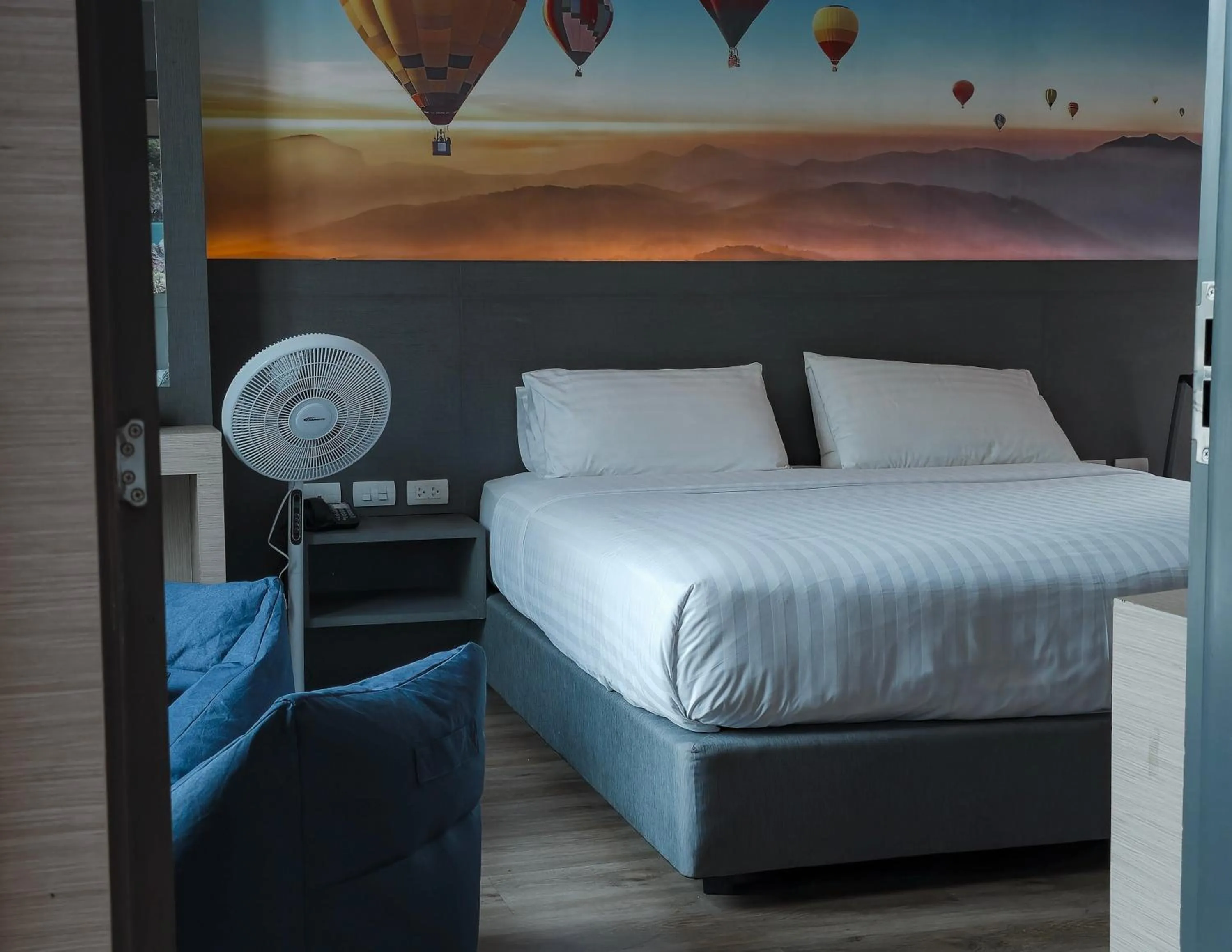 Bedroom, Bed in Hyde Park Hotel Bangkok