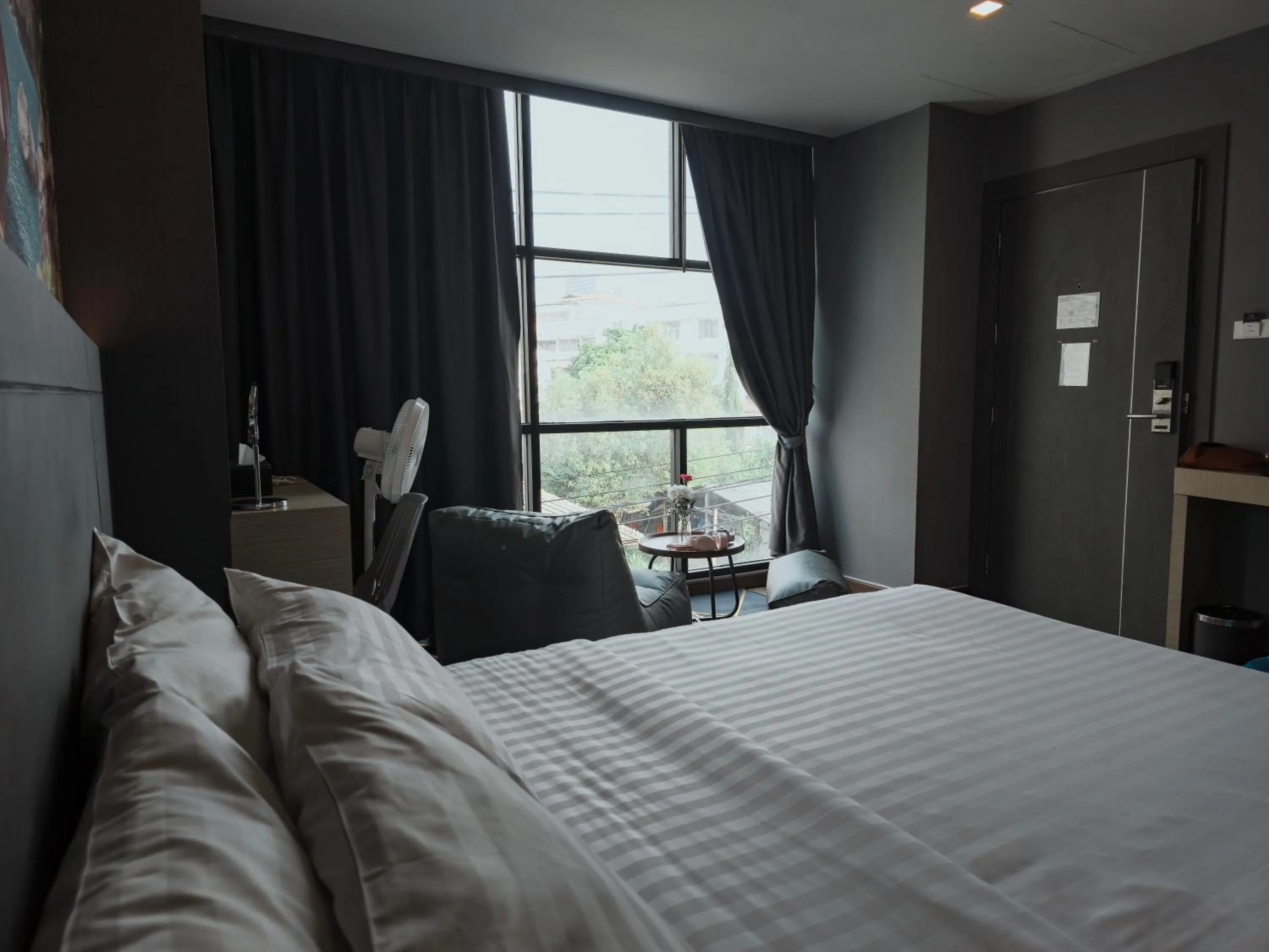 Bedroom, Bed in Hyde Park Hotel Bangkok