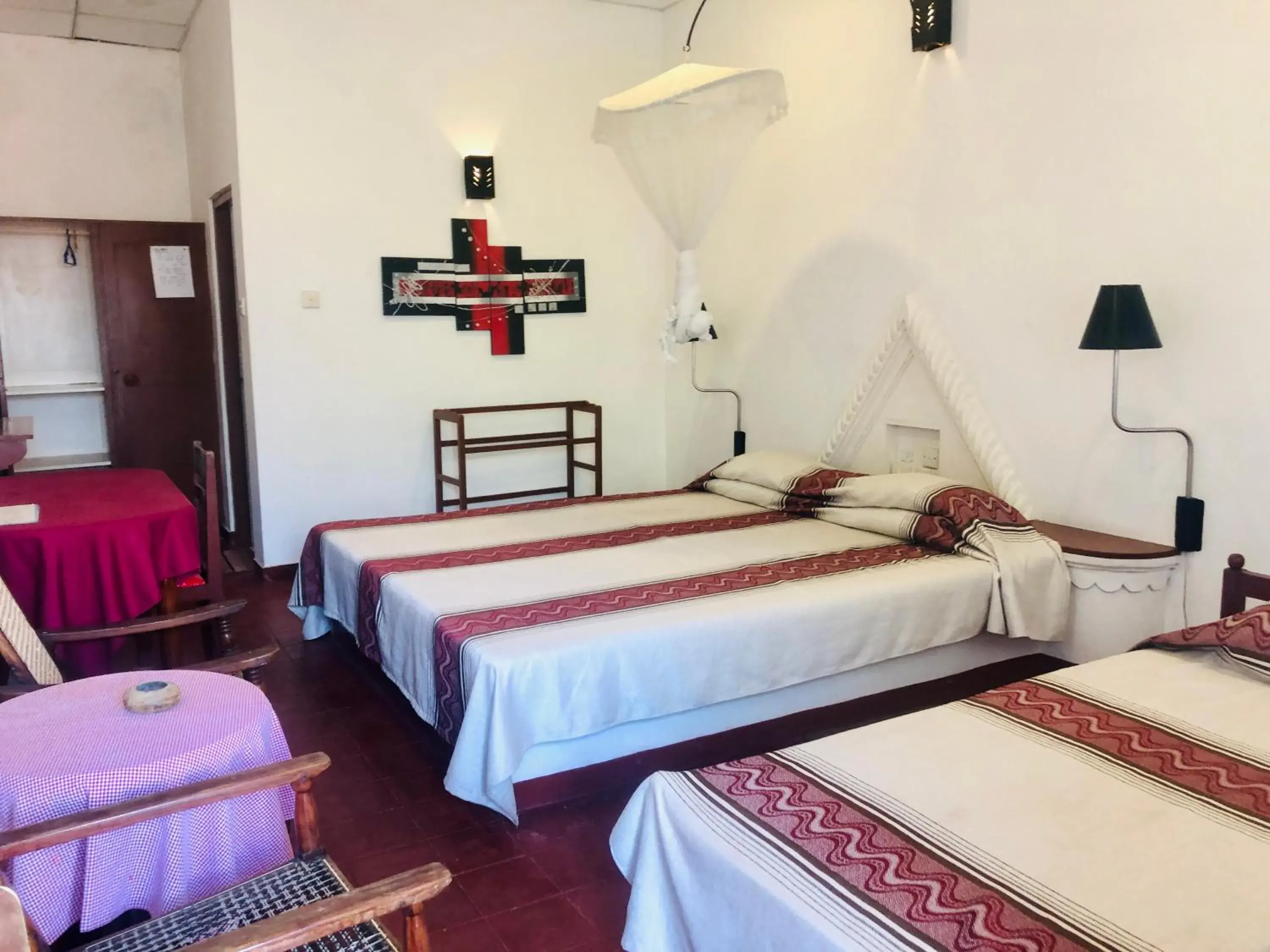 Triple Room with Private Bathroom in Hotel Hemadan Triple Room with Private Bathroom in Hotel Hemadan