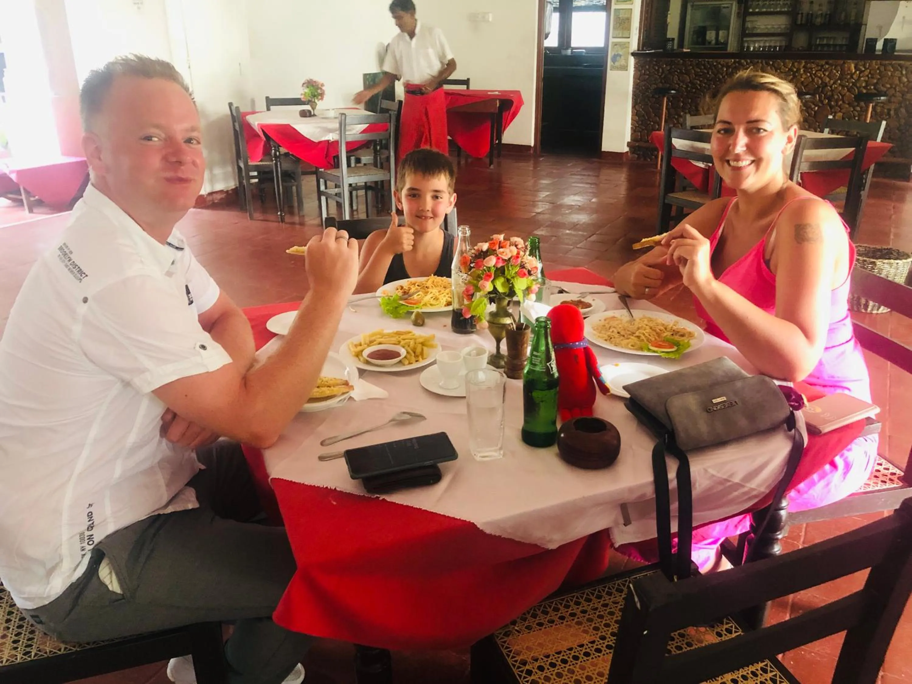 Restaurant/places to eat in Hotel Hemadan