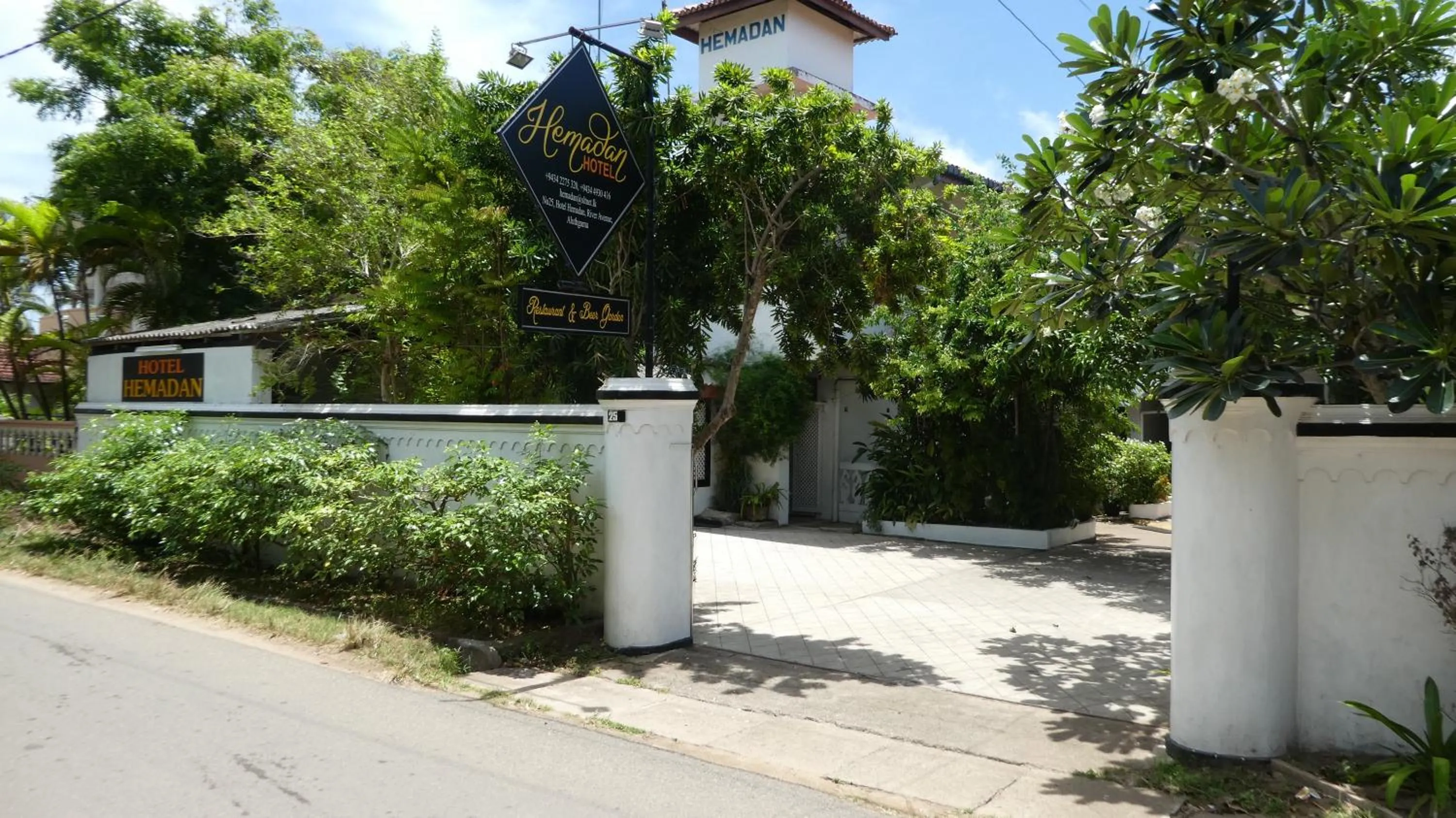 Facade/entrance in Hotel Hemadan