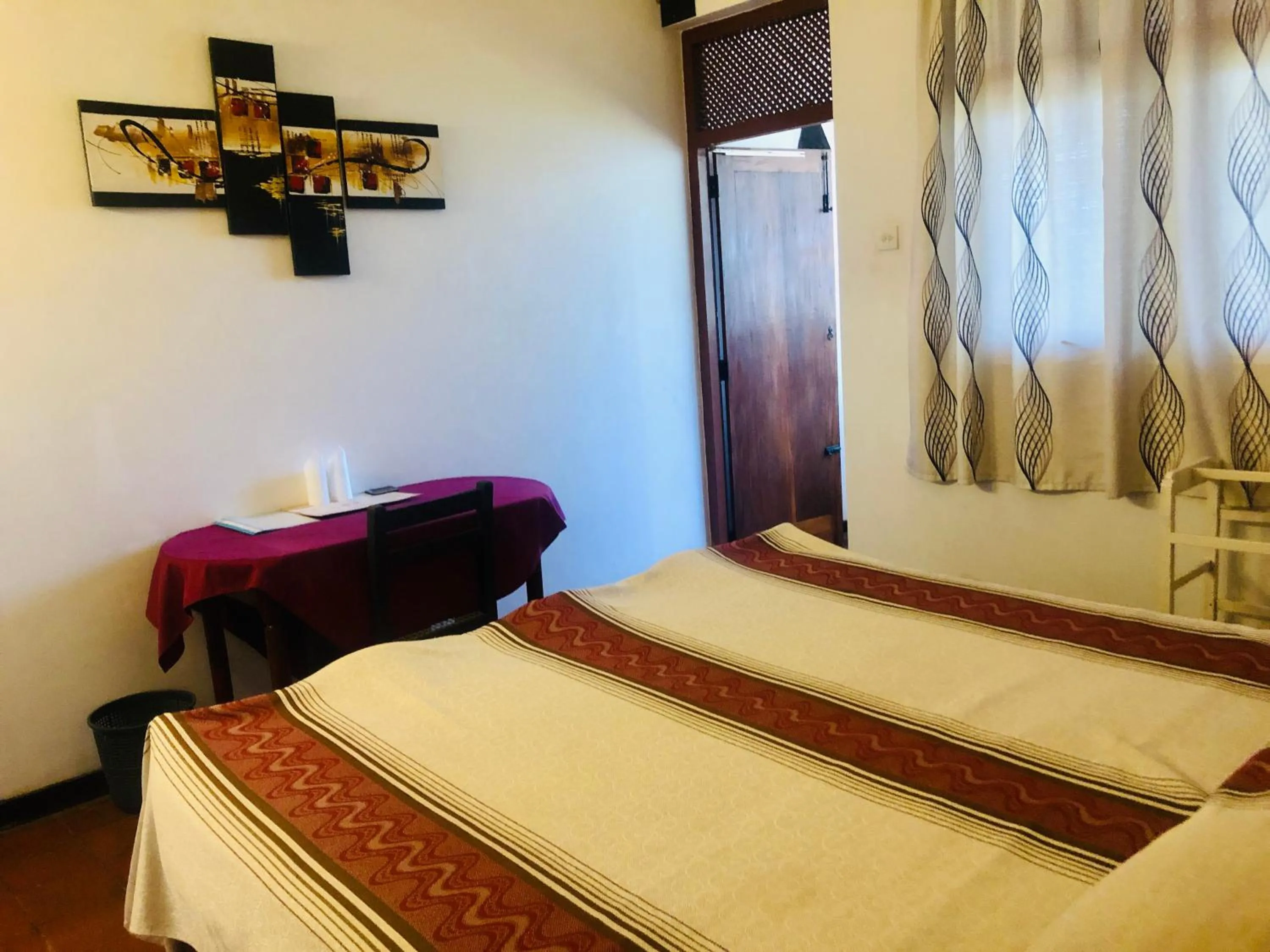 Bedroom, Bed in Hotel Hemadan