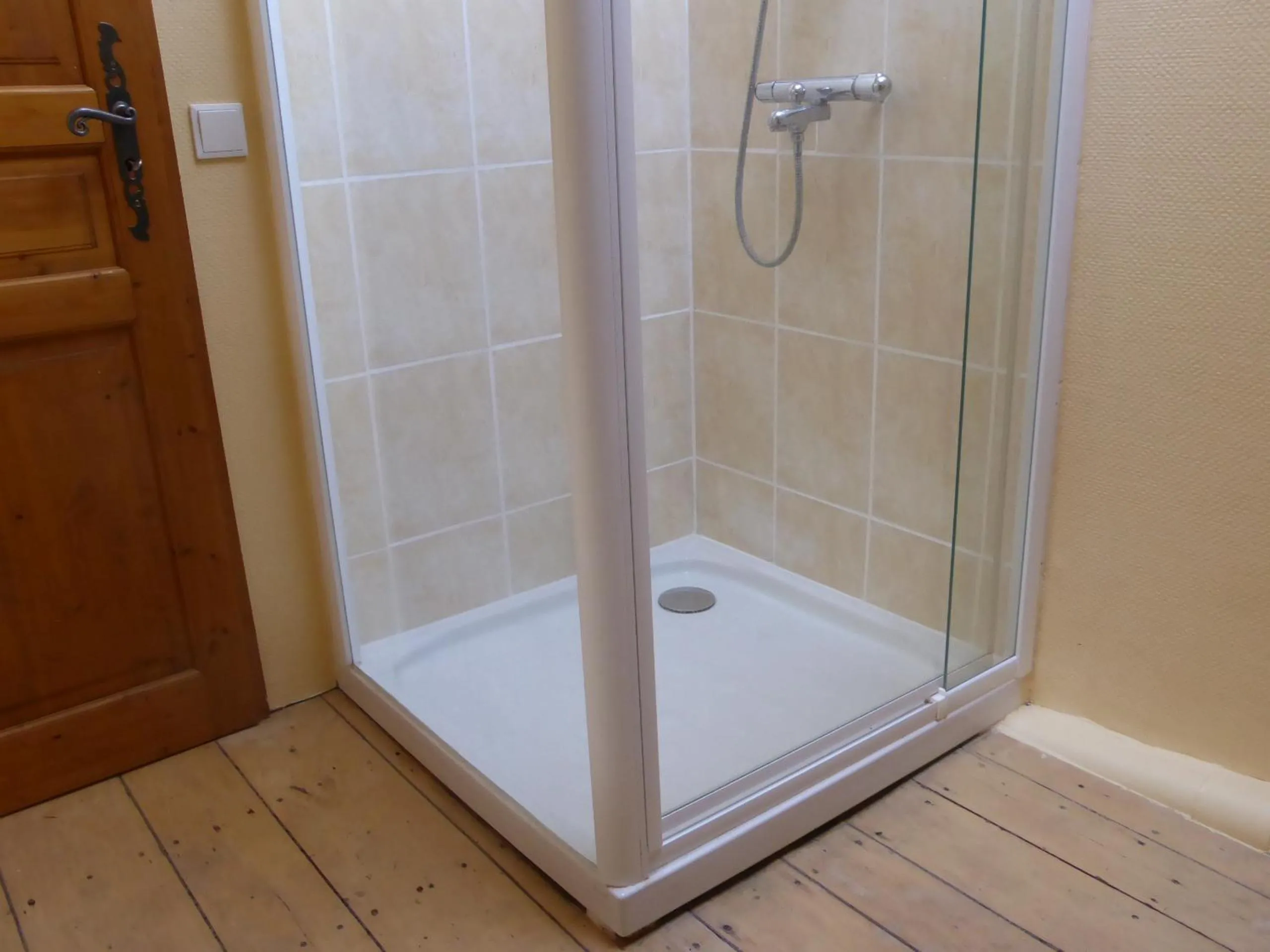 Shower in Les Buissonnets