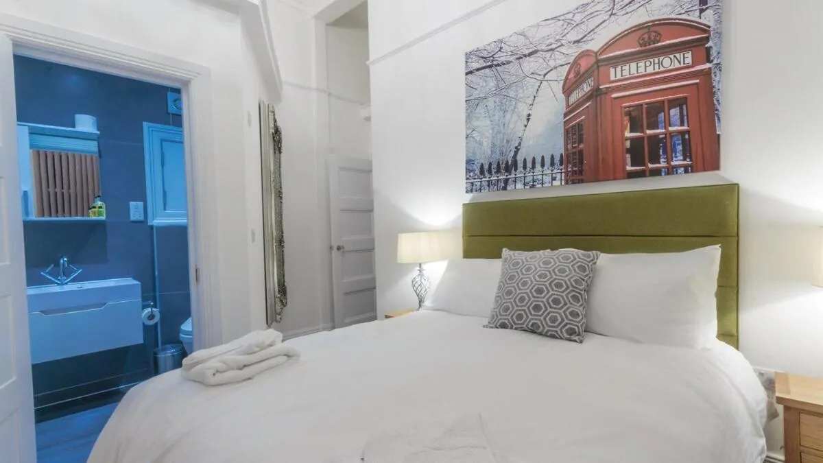 Other, Bed in The Buckingham Suite