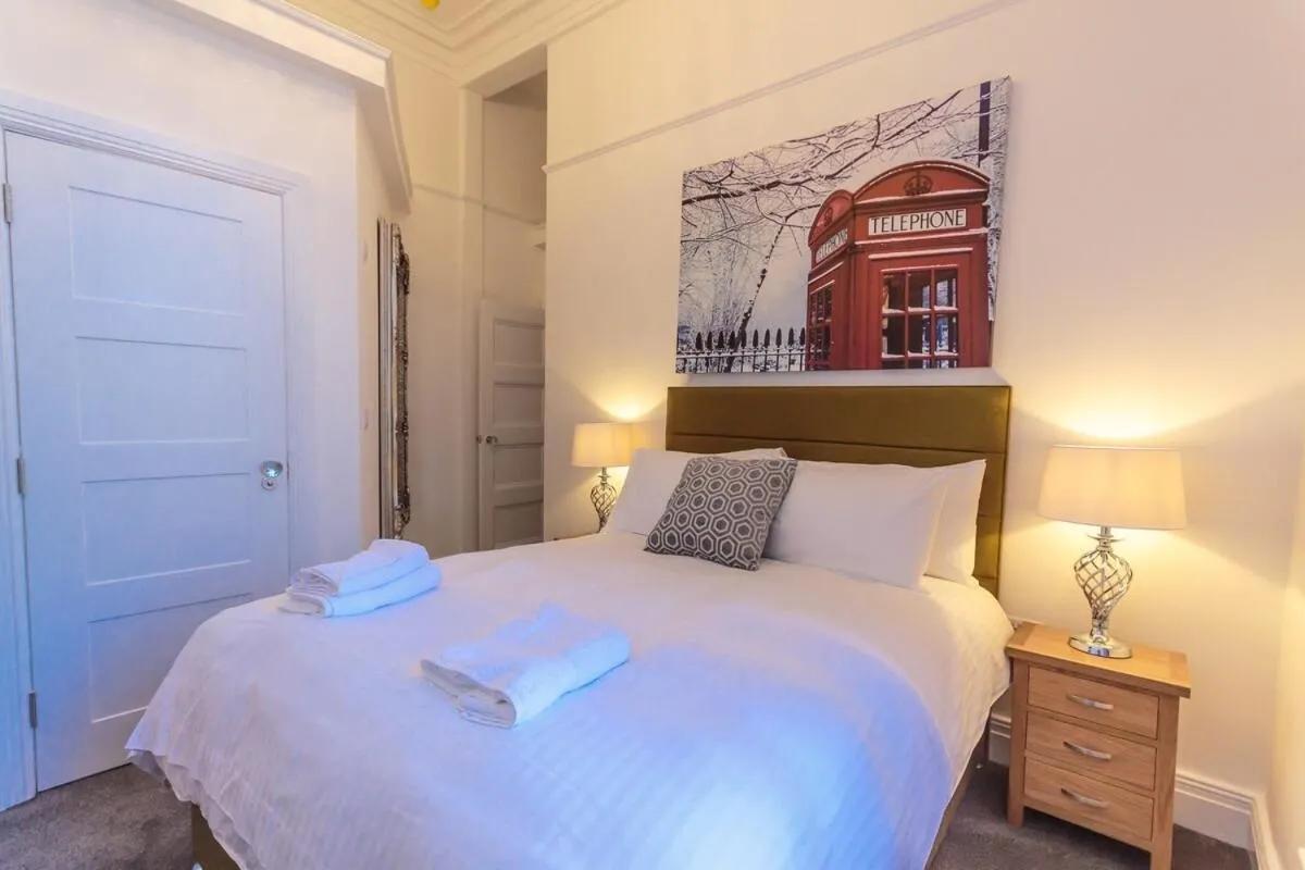 Other, Bed in The Buckingham Suite