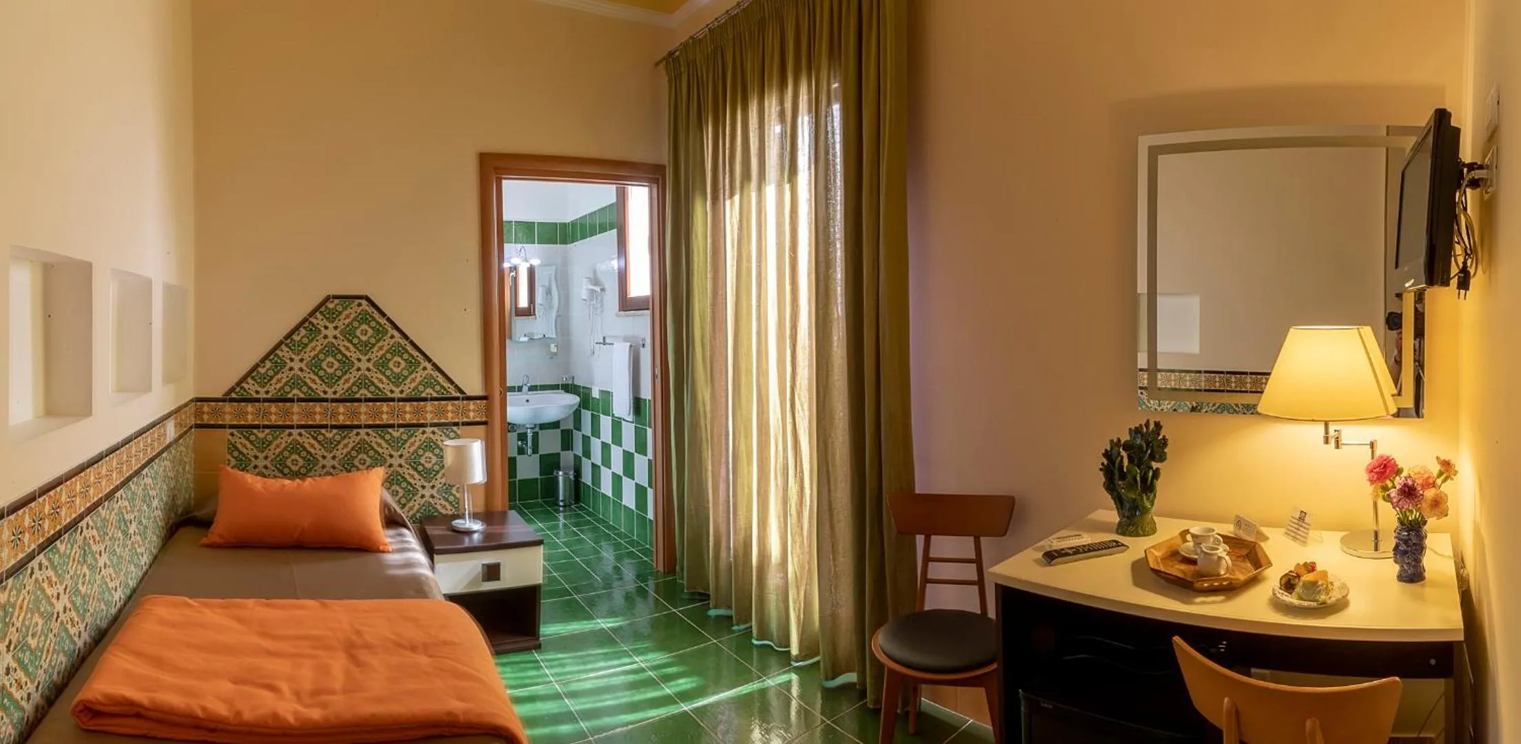 Bed in Hotel Riva Del Sole